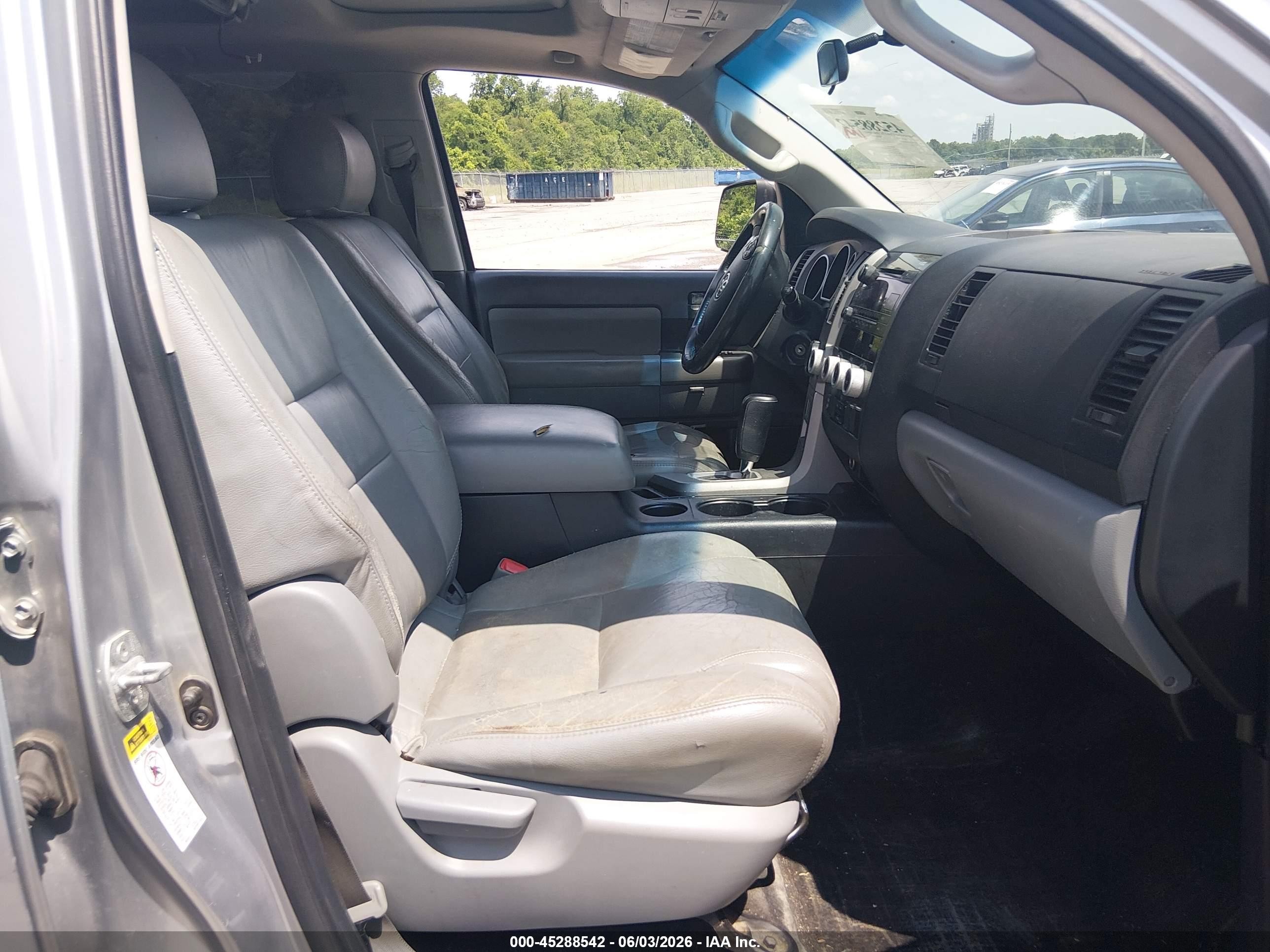 2011 Toyota Sequoia Sr5 4.6l V8 Silver vin: 5TDZM5G19BS002899