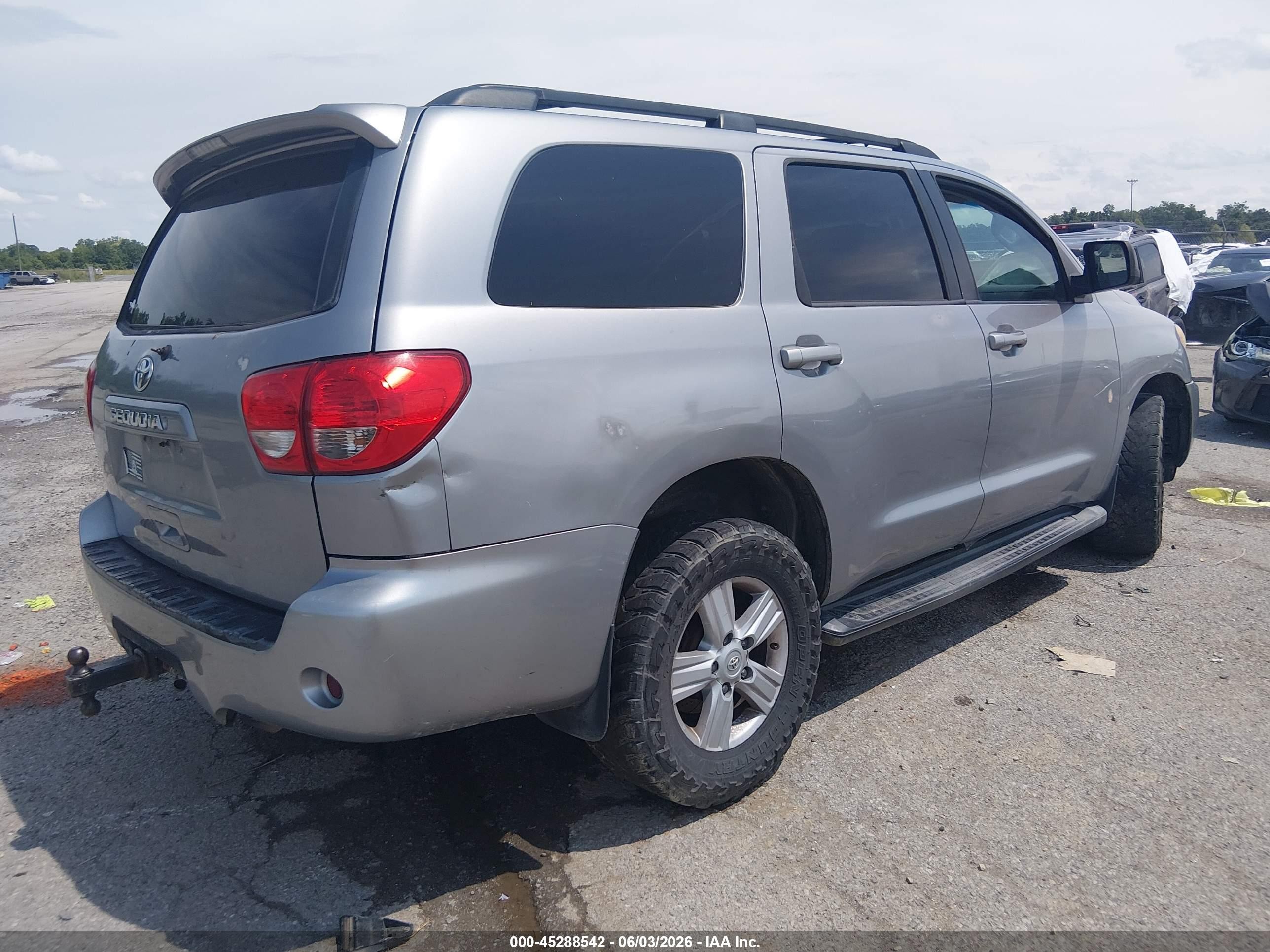 2011 Toyota Sequoia Sr5 4.6l V8 Silver vin: 5TDZM5G19BS002899