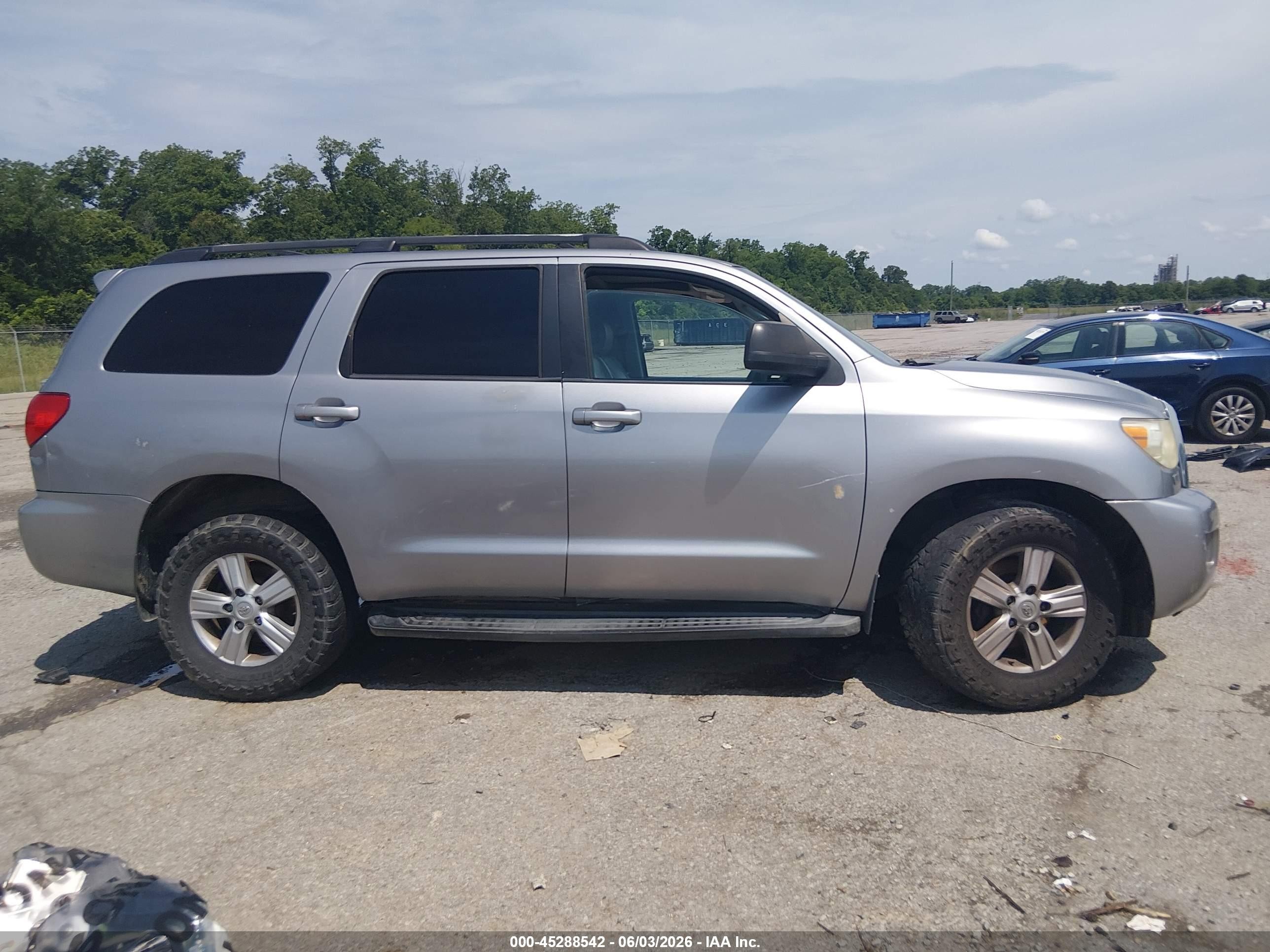 2011 Toyota Sequoia Sr5 4.6l V8 Silver vin: 5TDZM5G19BS002899
