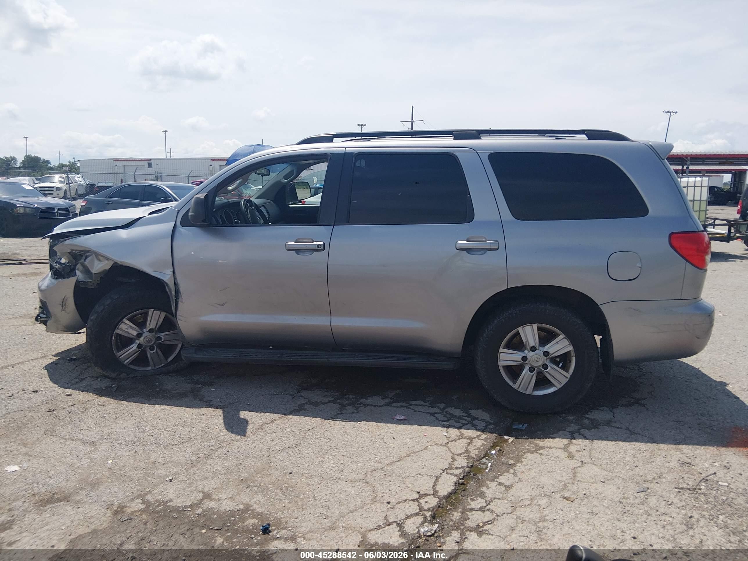 2011 Toyota Sequoia Sr5 4.6l V8 Silver vin: 5TDZM5G19BS002899