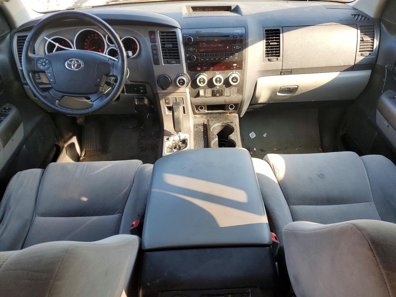 2010 Toyota Sequoia Sr5 Silver vin: 5TDZM5G1XAS001565