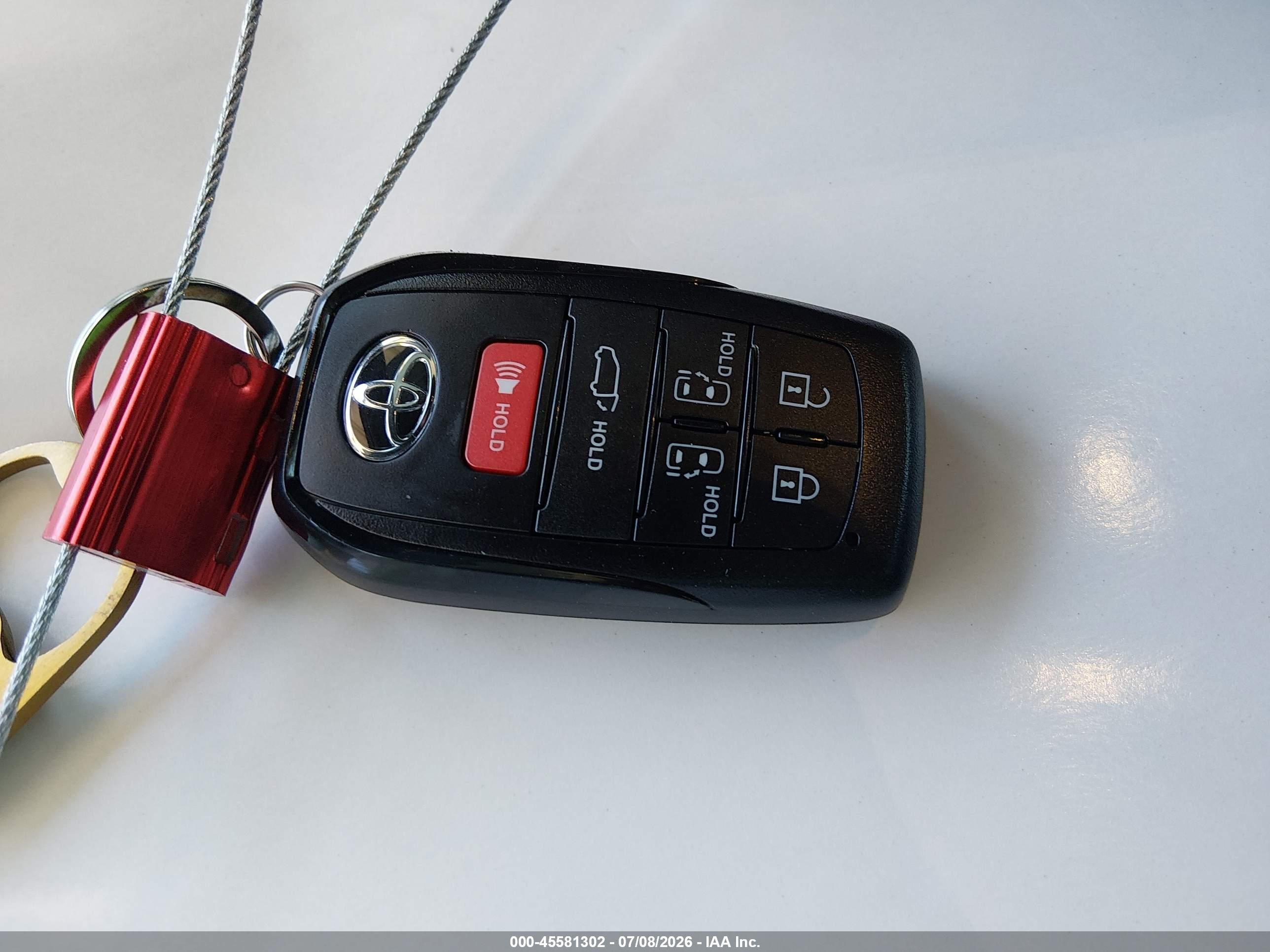 2026 Toyota Sienna Limited Red vin: 5TDZSKFC8TS270562