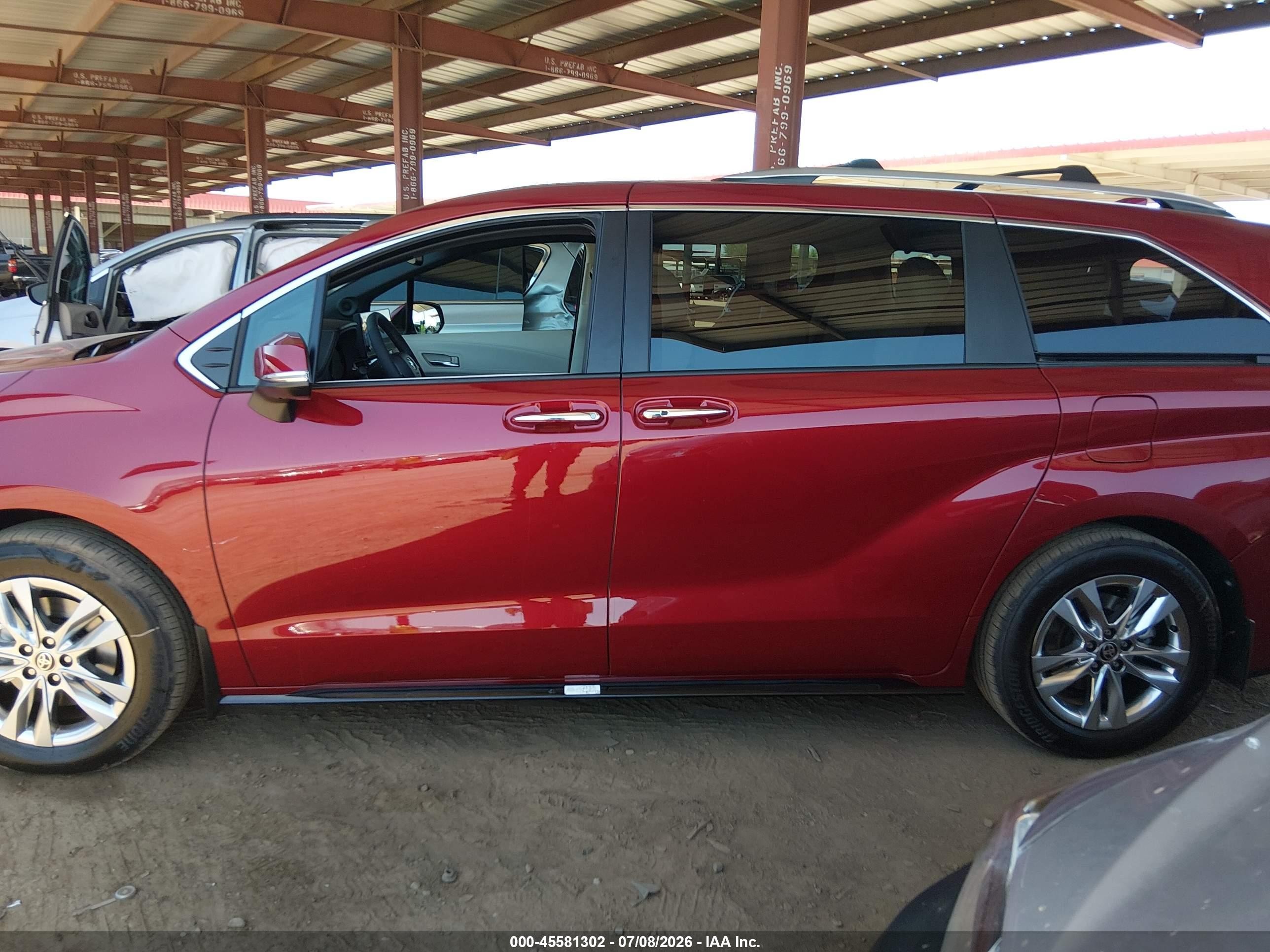 2026 Toyota Sienna Limited Red vin: 5TDZSKFC8TS270562