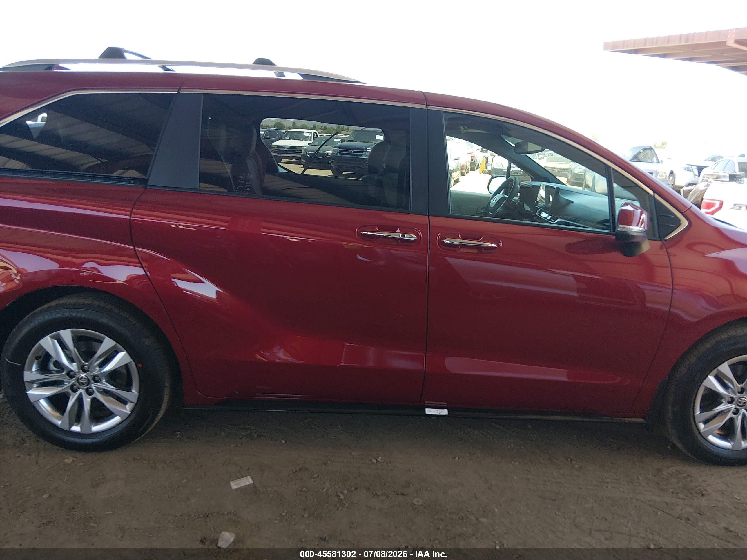 2026 Toyota Sienna Limited Red vin: 5TDZSKFC8TS270562