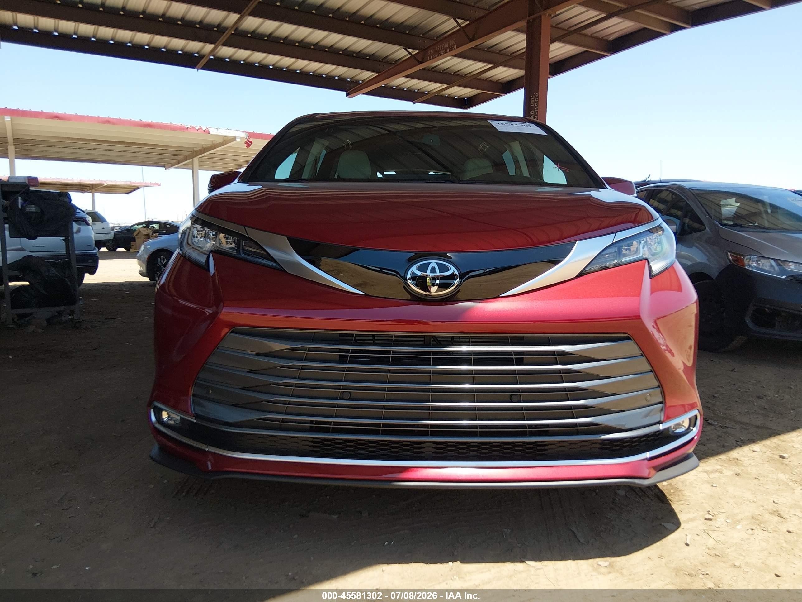 2026 Toyota Sienna Limited Red vin: 5TDZSKFC8TS270562