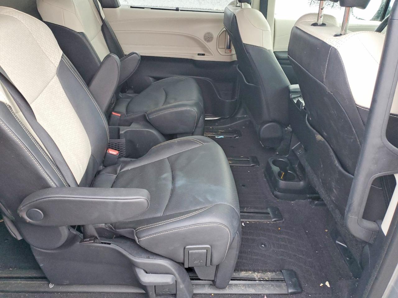 2025 Toyota Sienna Limited Silver vin: 5TDZSKFCXSS196236