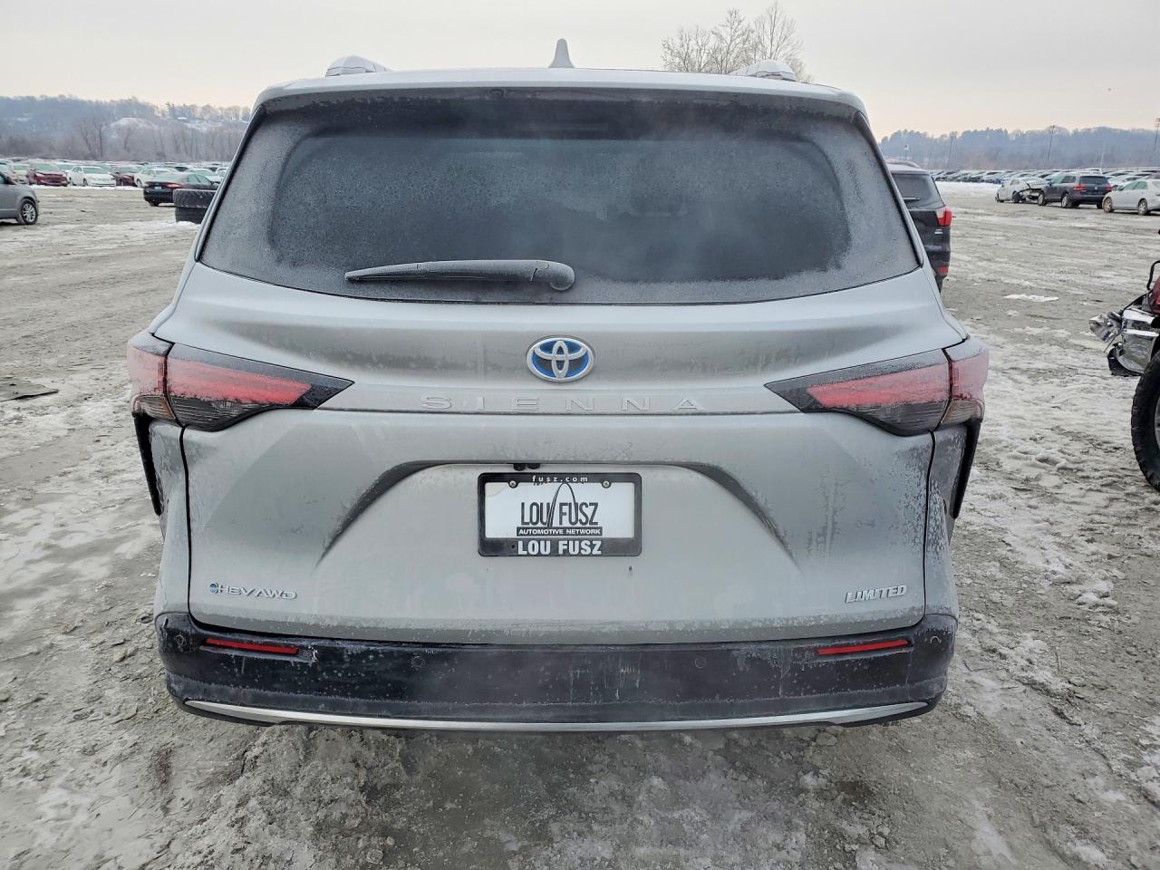 2025 Toyota Sienna Limited Silver vin: 5TDZSKFCXSS196236