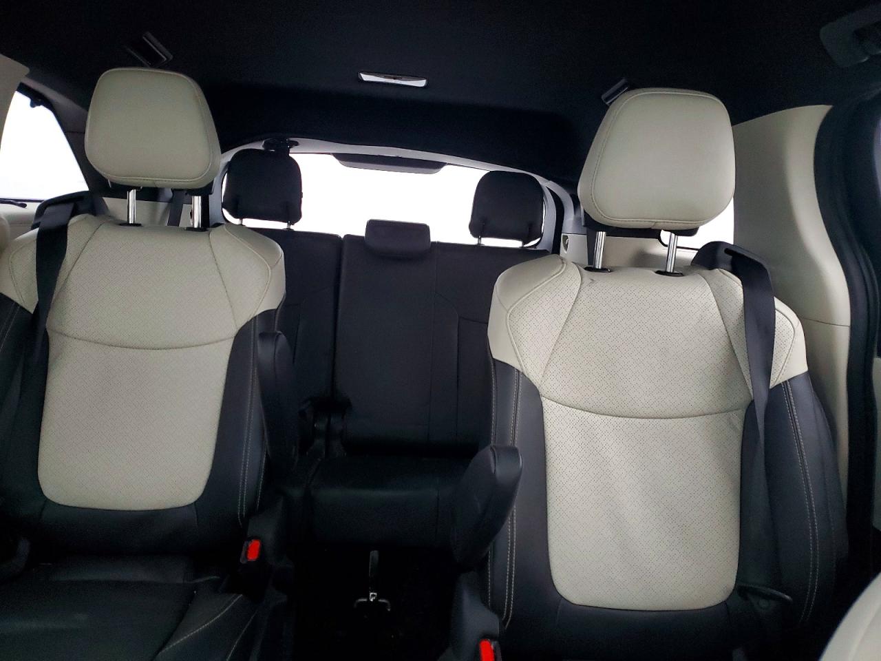 2025 Toyota Sienna Limited Silver vin: 5TDZSKFCXSS196236