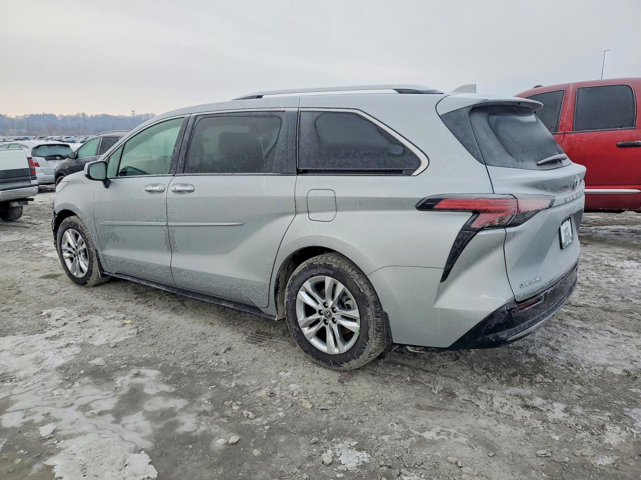 2025 Toyota Sienna Limited Silver vin: 5TDZSKFCXSS196236