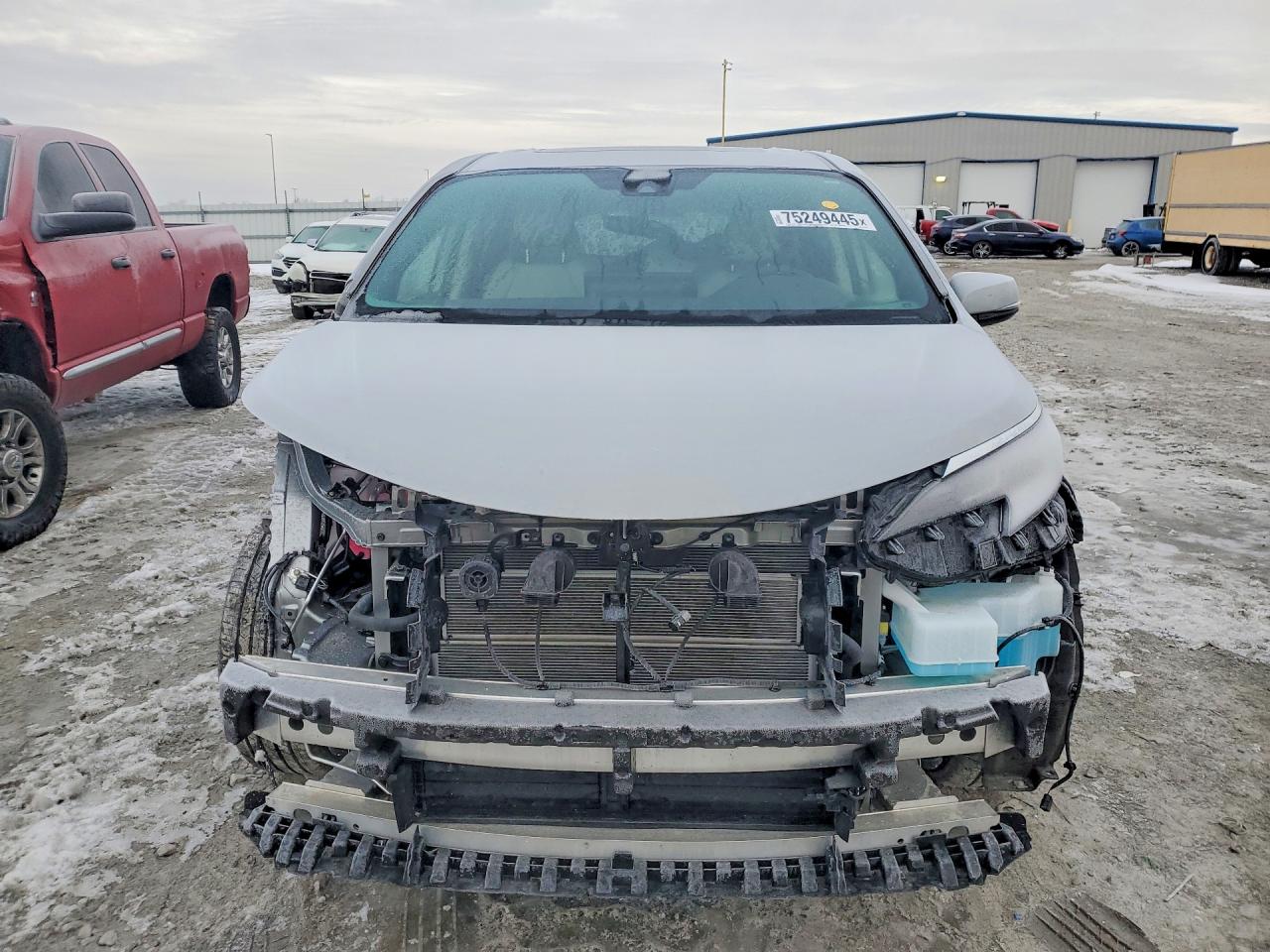 2025 Toyota Sienna Limited Silver vin: 5TDZSKFCXSS196236