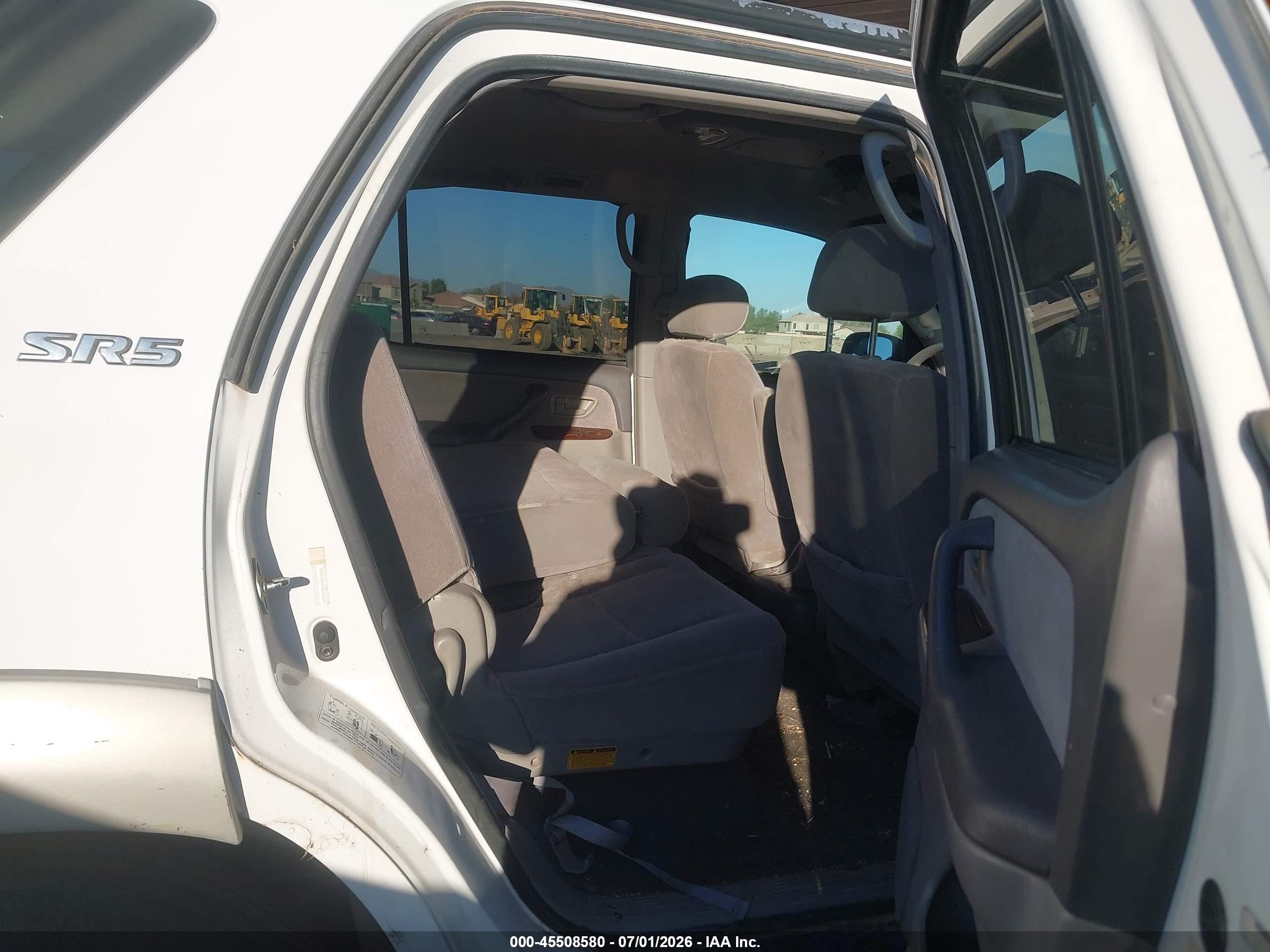 2001 Toyota Sequoia Sr5 V8 Белый vin: 5TDZT34A01S052830