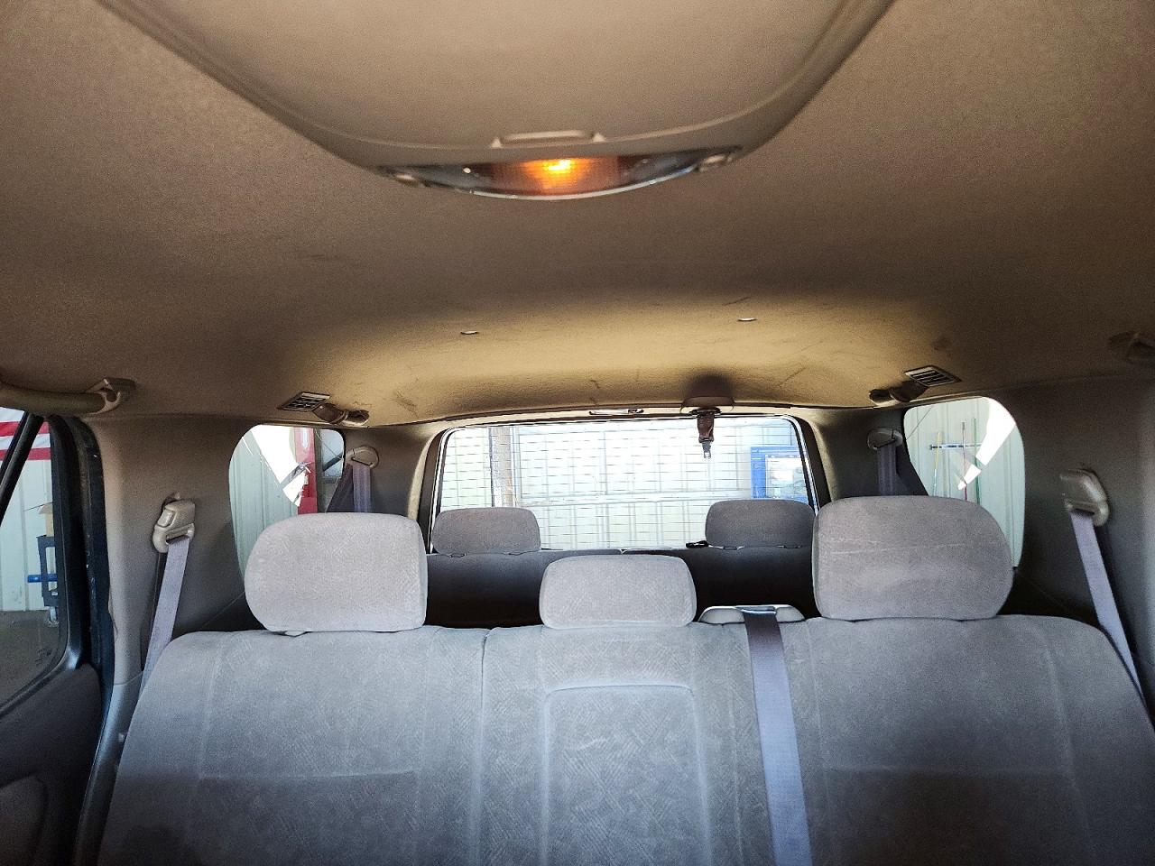 2002 Toyota Sequoia Sr5 White vin: 5TDZT34A02S073128