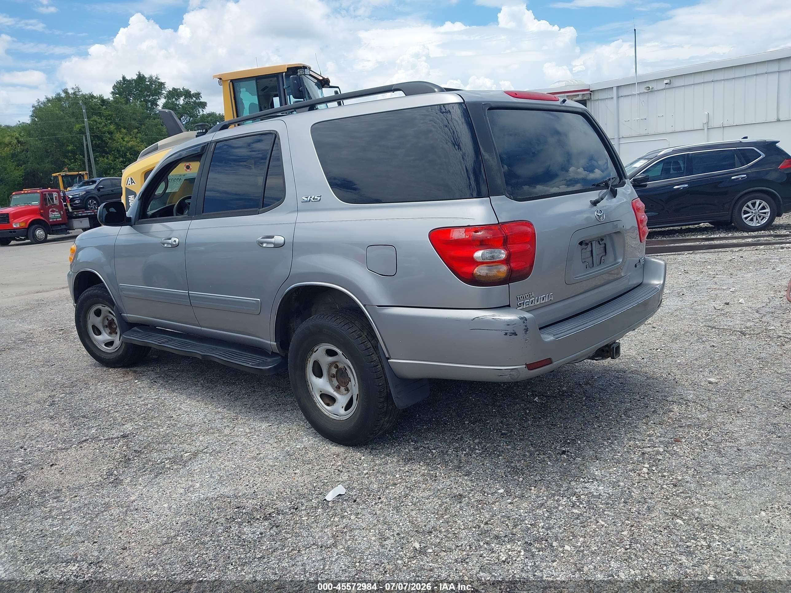2002 Toyota Sequoia Sr5 V8 Silver vin: 5TDZT34A02S075803