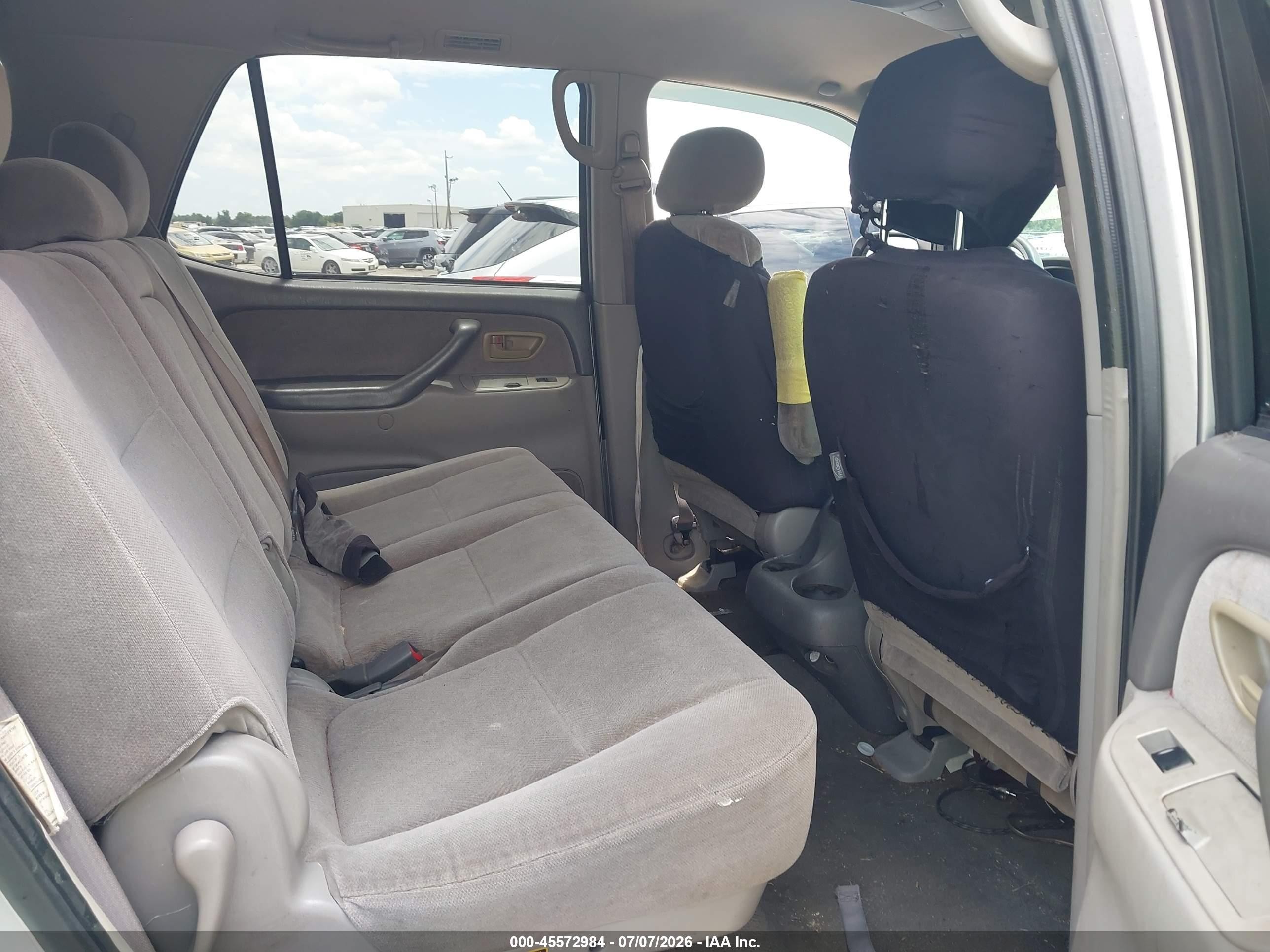 2002 Toyota Sequoia Sr5 V8 Silver vin: 5TDZT34A02S075803