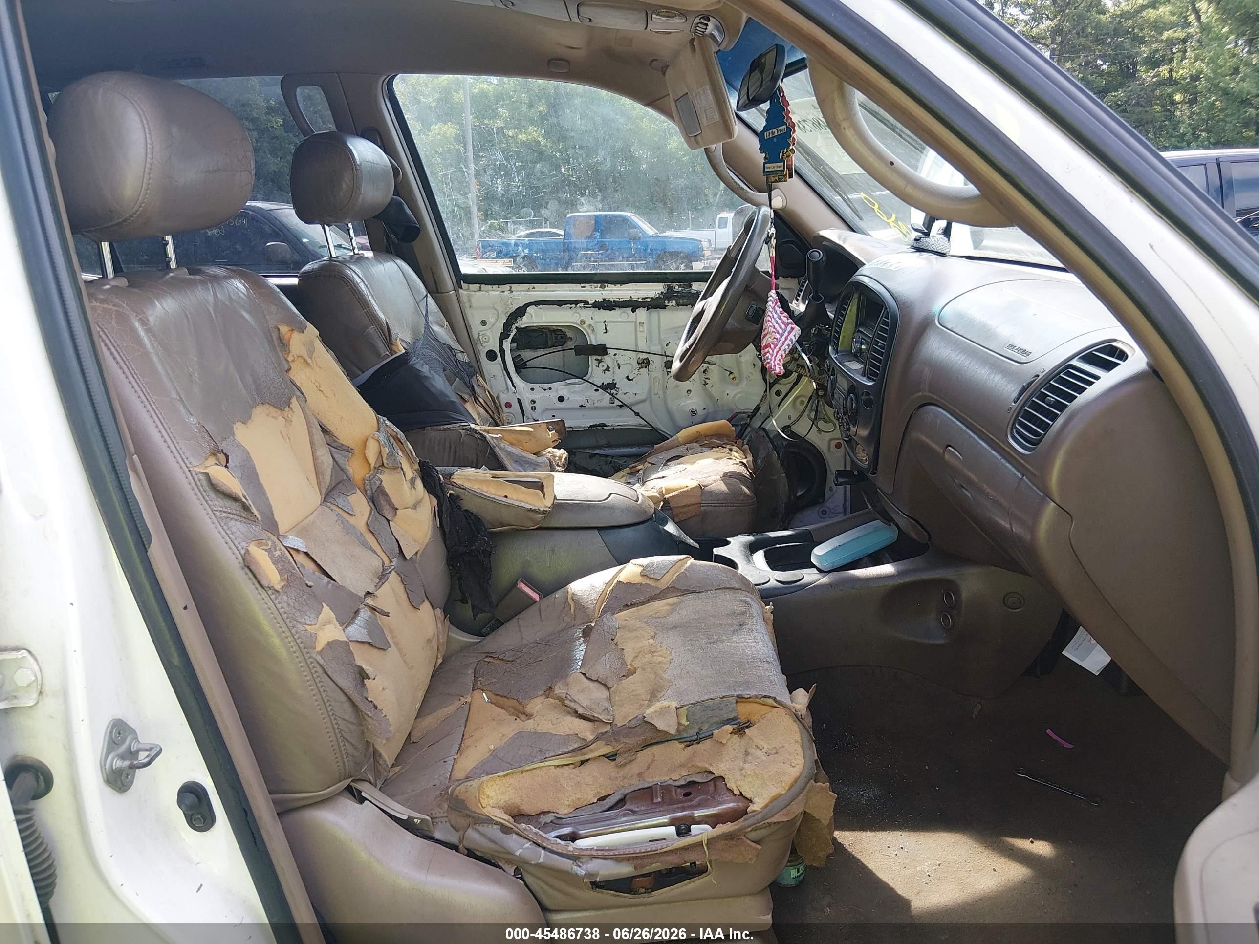 2002 Toyota Sequoia Sr5 V8 White vin: 5TDZT34A02S128841