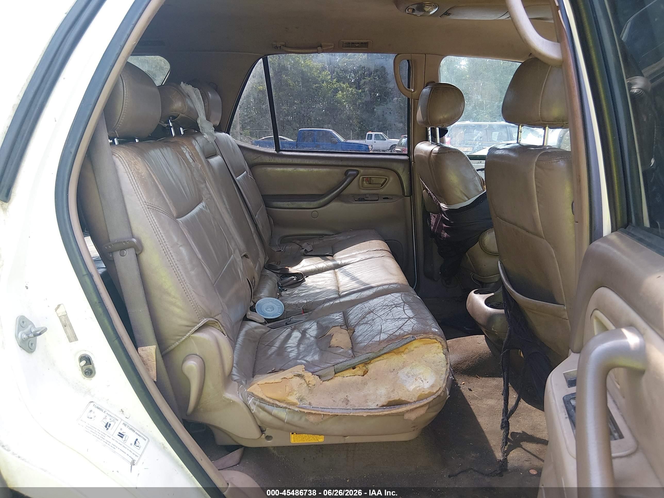 2002 Toyota Sequoia Sr5 V8 White vin: 5TDZT34A02S128841