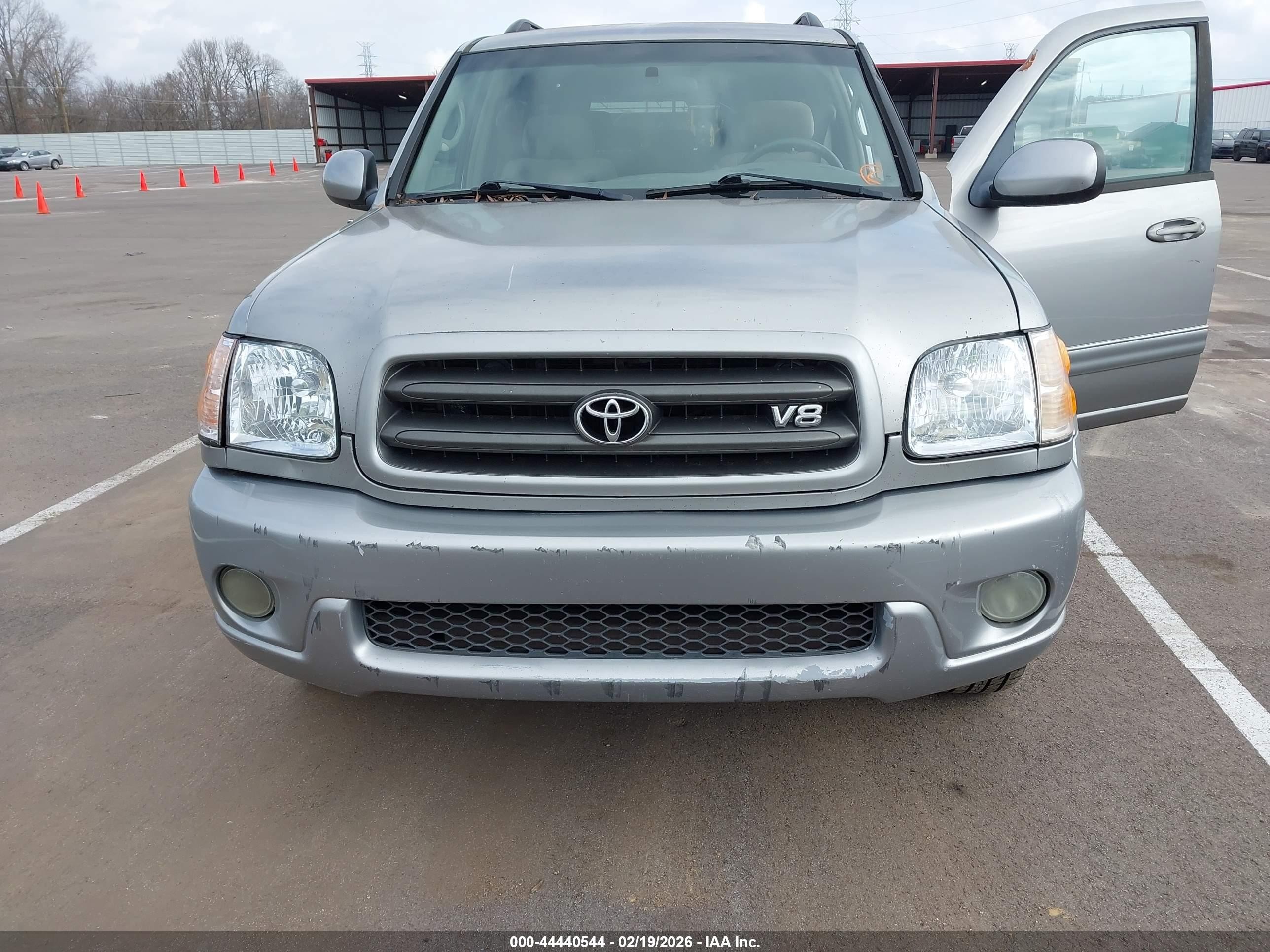 2004 Toyota Sequoia Sr5 V8 Серебряный vin: 5TDZT34A04S215030