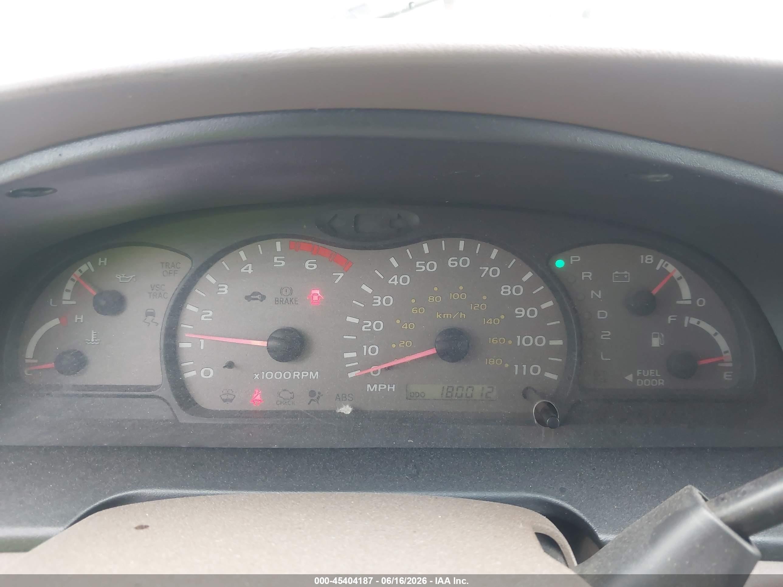 2004 Toyota Sequoia Sr5 V8 Beige vin: 5TDZT34A04S218901