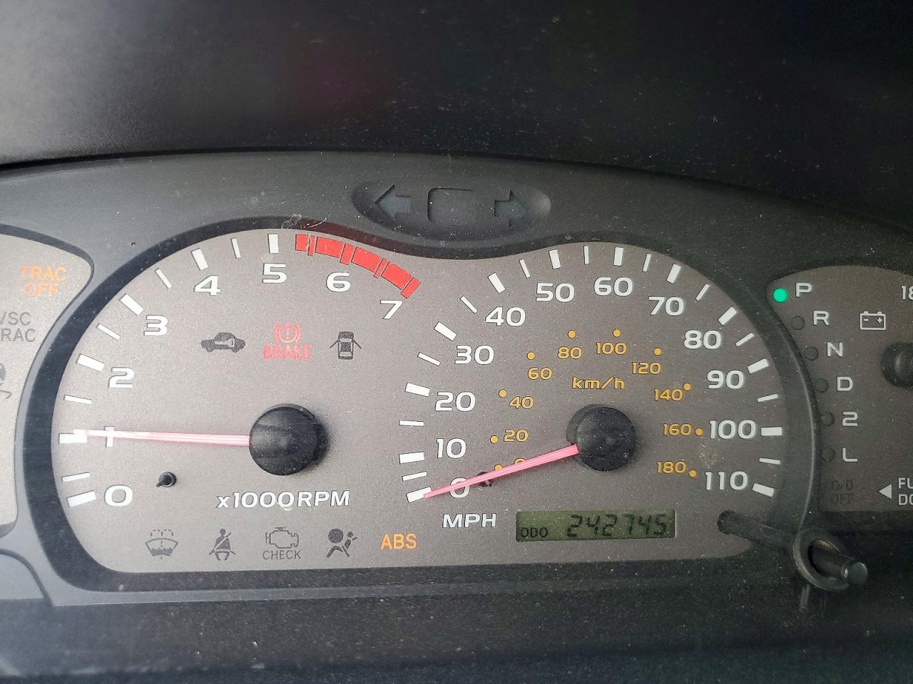 2001 Toyota Sequoia Sr5 Серебряный vin: 5TDZT34A11S046101