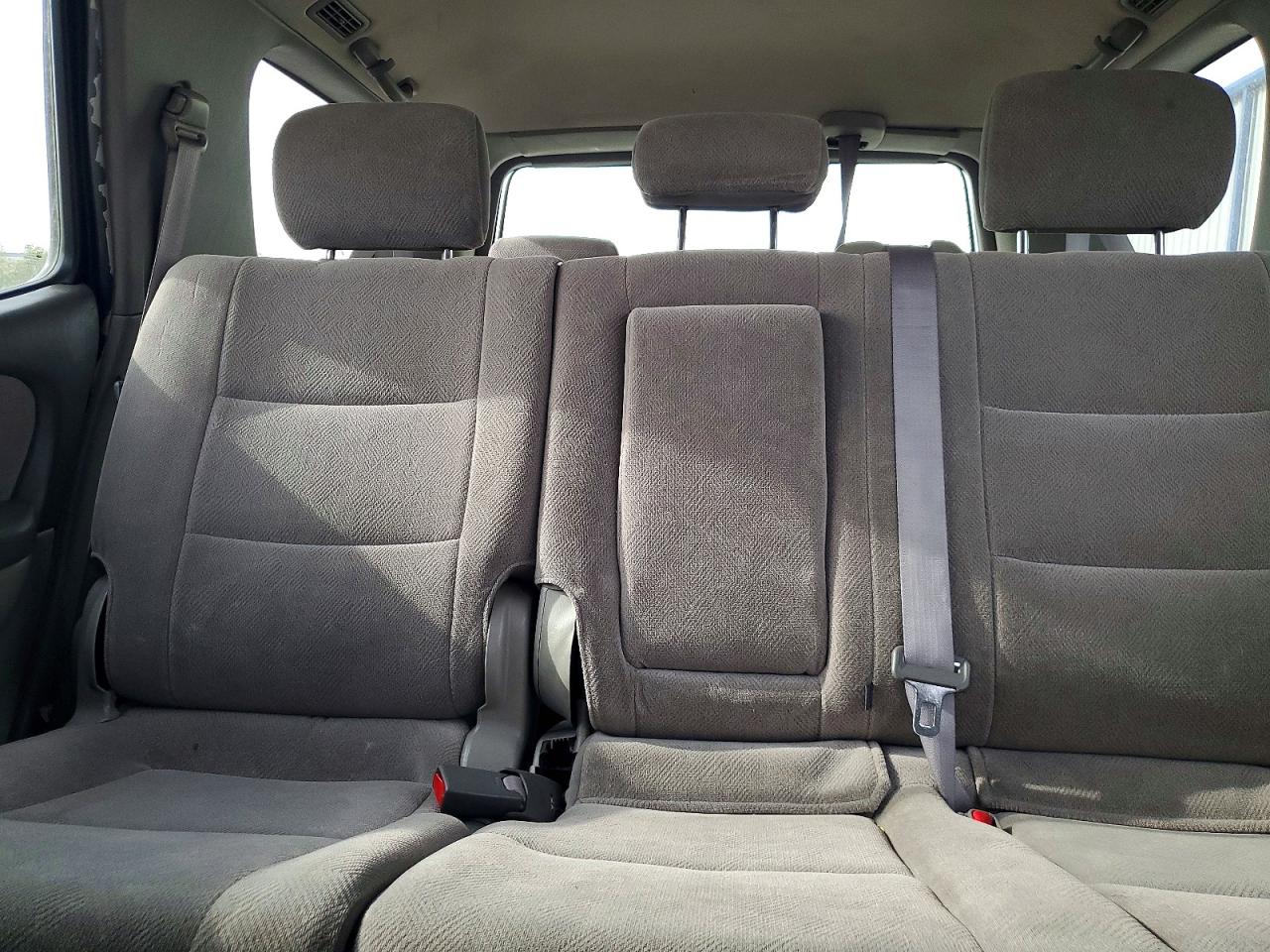 2001 Toyota Sequoia Sr5 Серебряный vin: 5TDZT34A11S046101