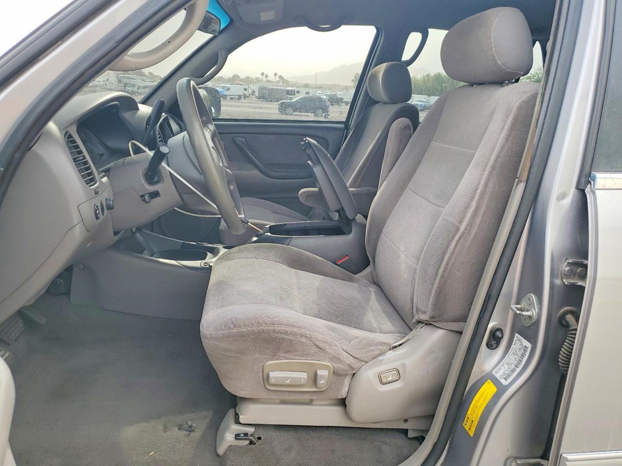 2001 Toyota Sequoia Sr5 Серебряный vin: 5TDZT34A11S046101