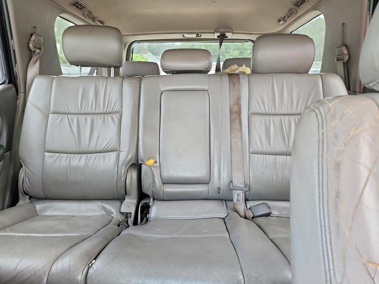 2003 Toyota Sequoia Sr5 Silver vin: 5TDZT34A13S160909