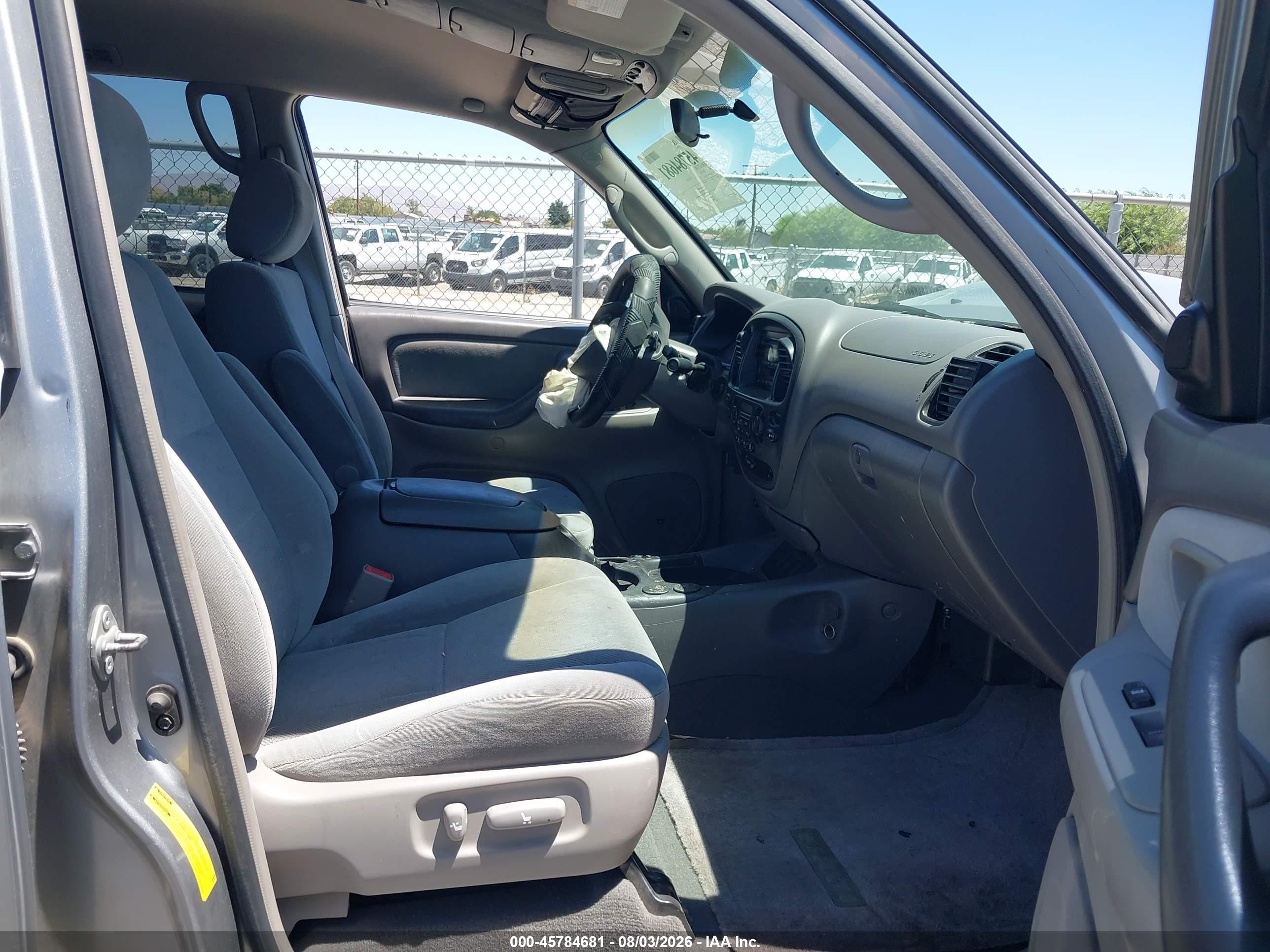 2005 Toyota Sequoia Sr5 V8 Silver vin: 5TDZT34A15S242531
