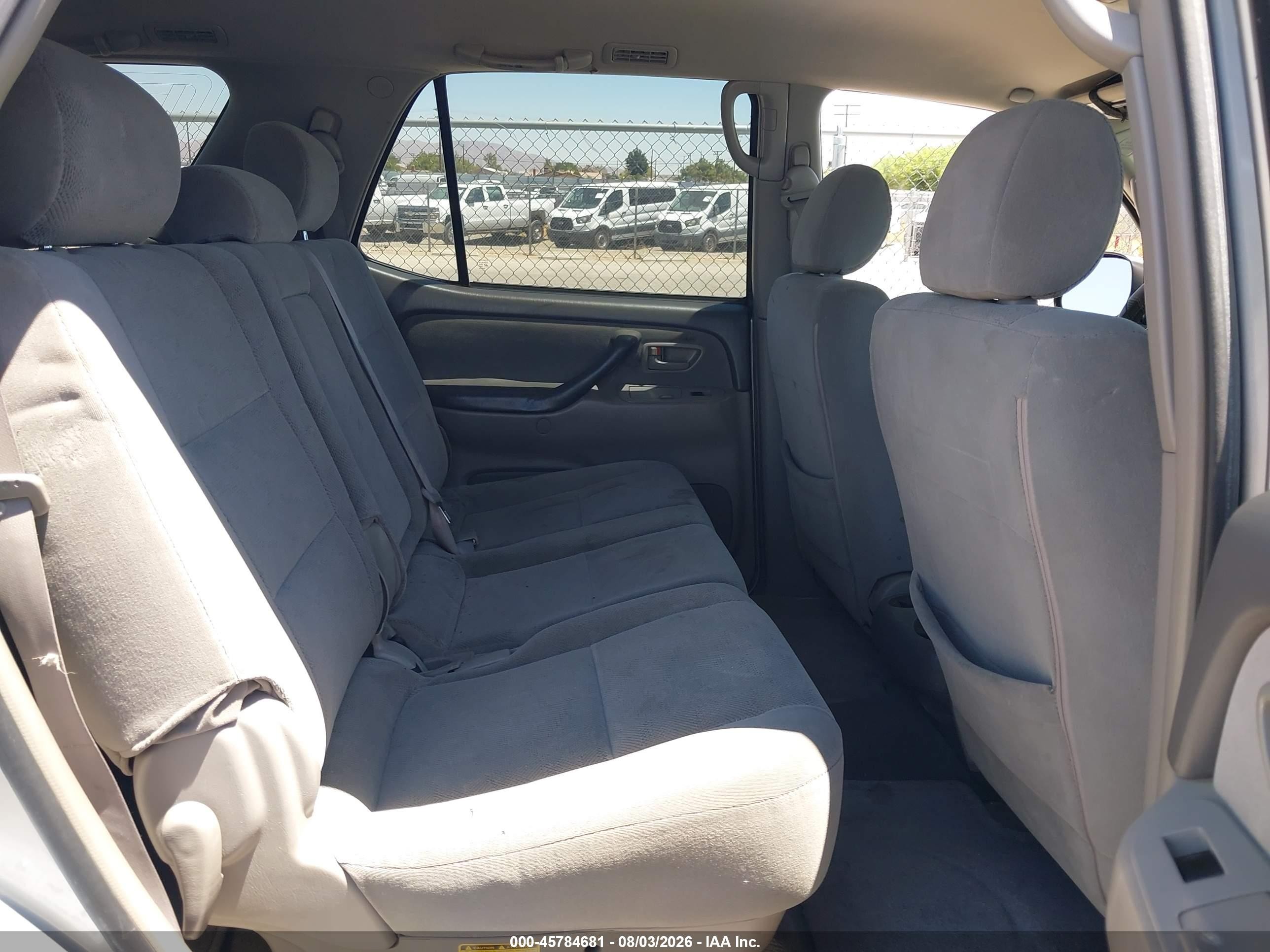 2005 Toyota Sequoia Sr5 V8 Silver vin: 5TDZT34A15S242531