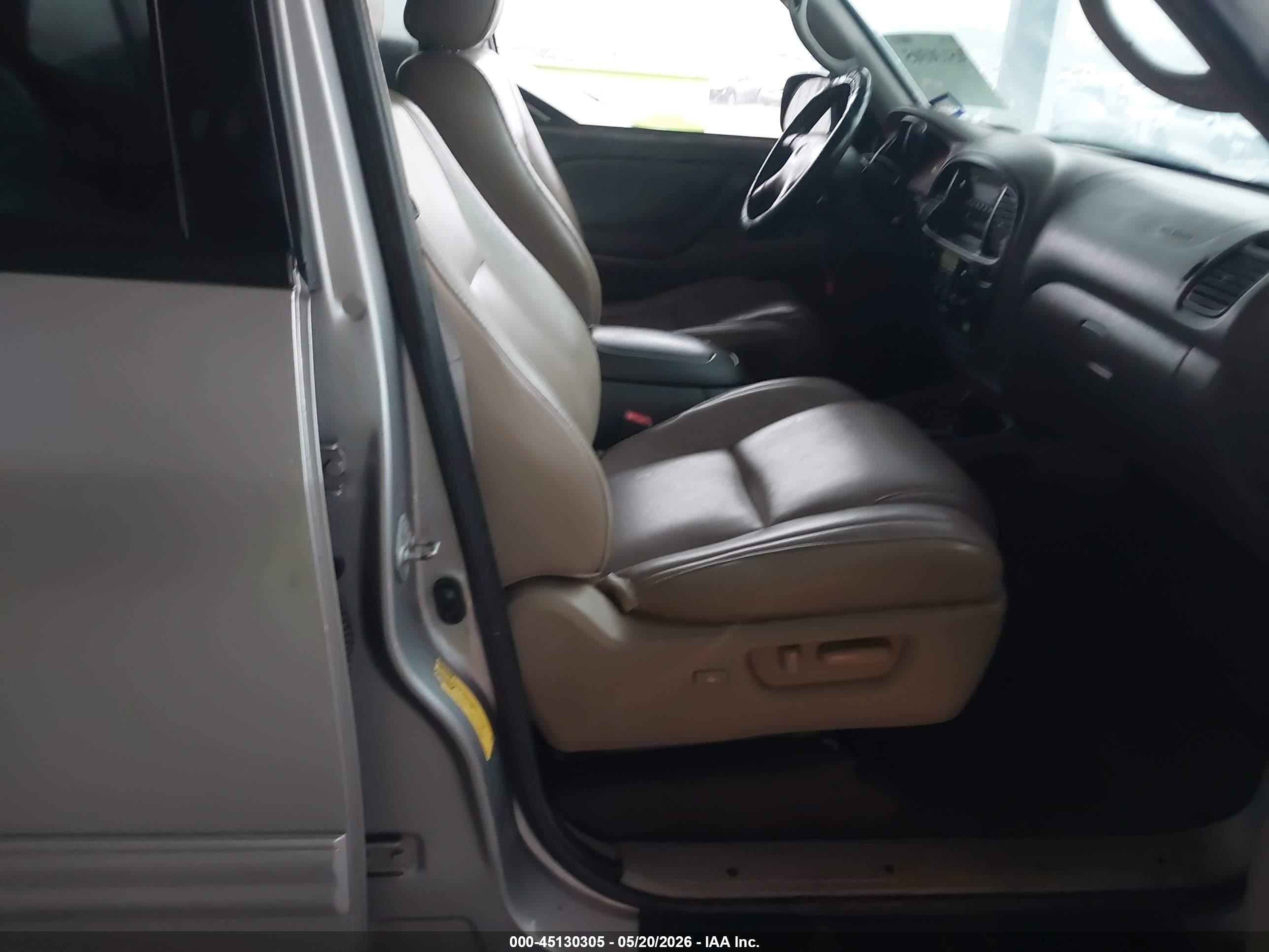 2002 Toyota Sequoia Sr5 V8 Silver vin: 5TDZT34A22S116402