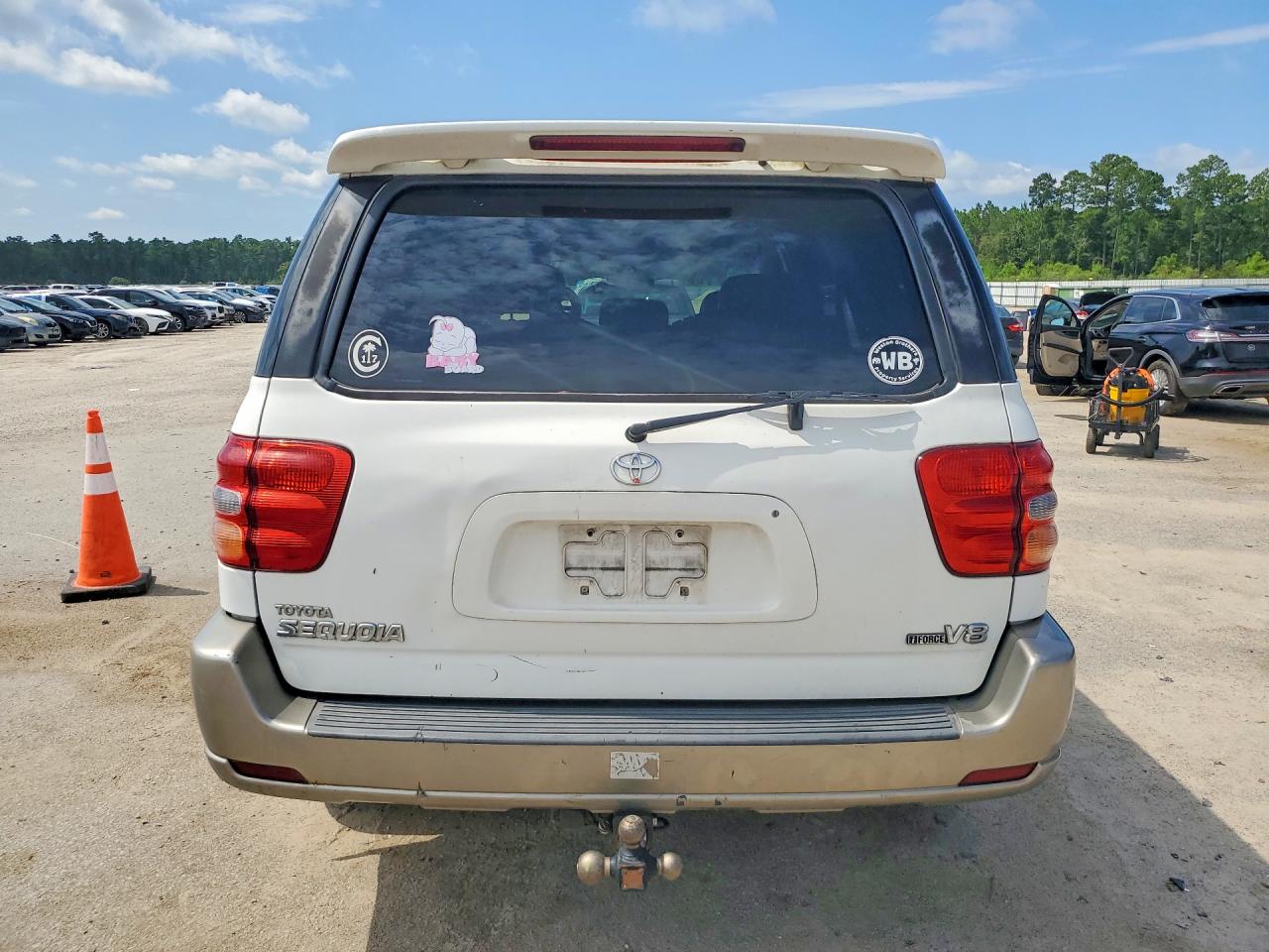 2004 Toyota Sequoia Sr5 White vin: 5TDZT34A24S223968