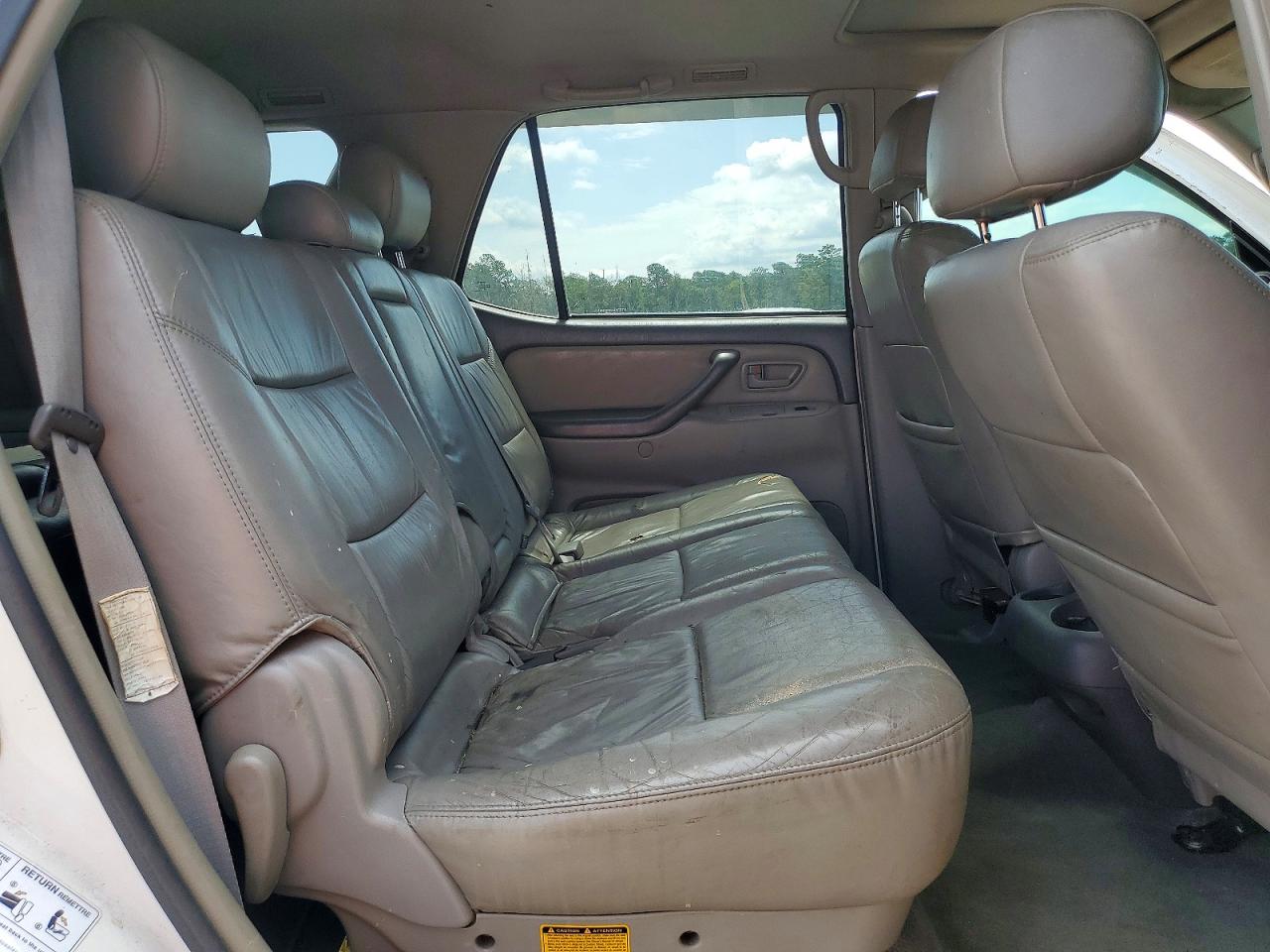 2004 Toyota Sequoia Sr5 White vin: 5TDZT34A24S223968