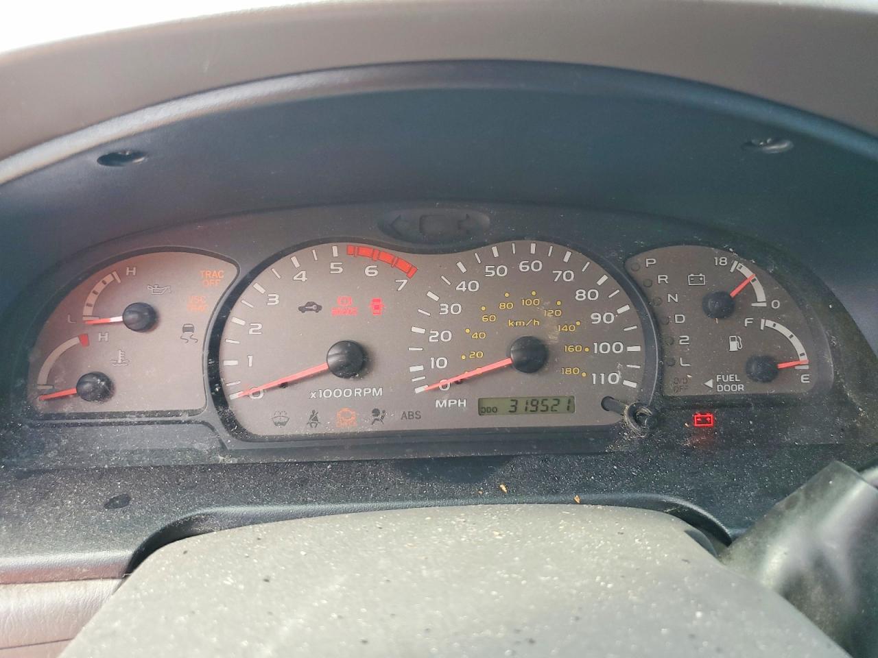 2004 Toyota Sequoia Sr5 White vin: 5TDZT34A24S223968