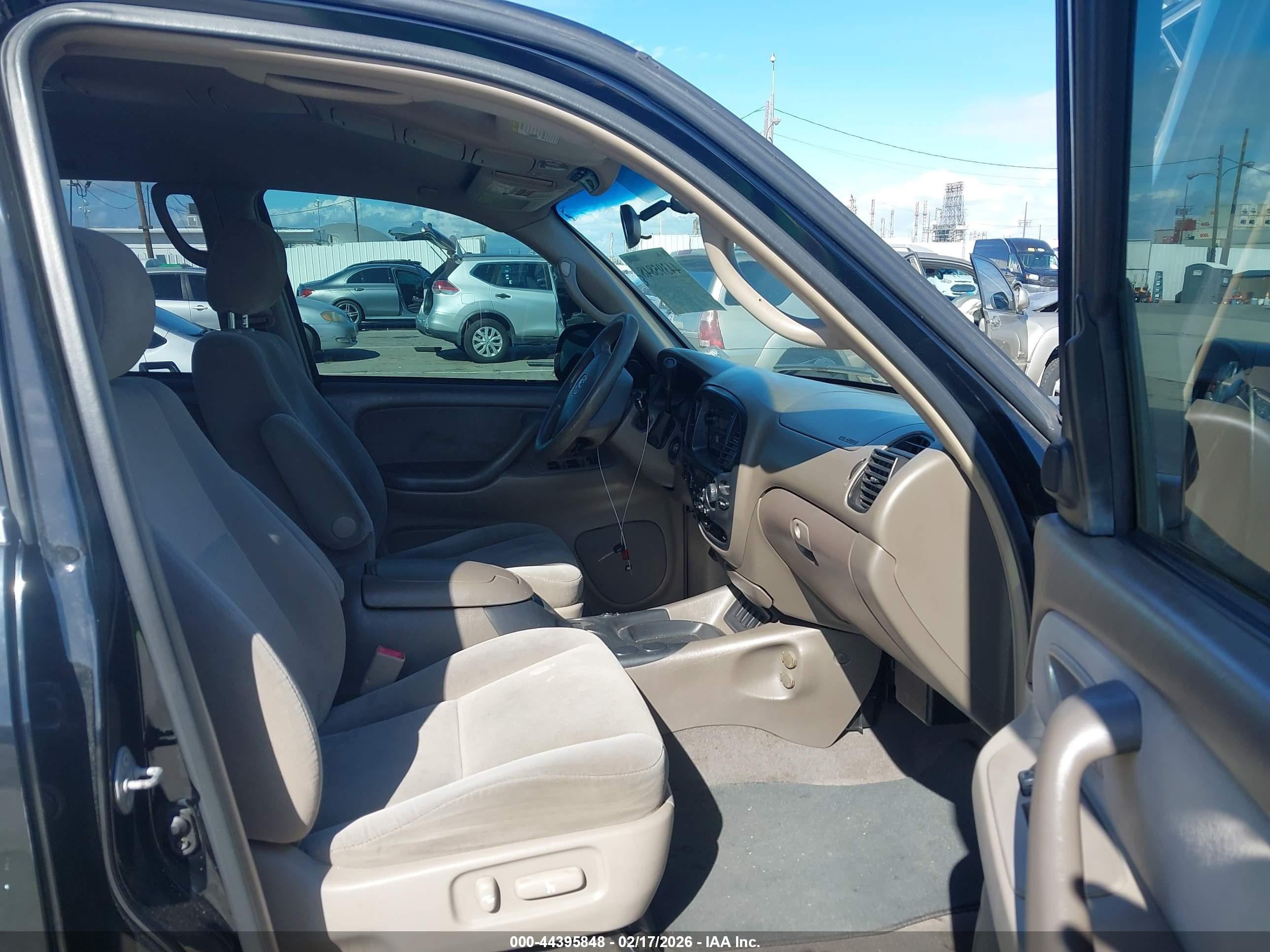 2005 Toyota Sequoia Sr5 V8 Black vin: 5TDZT34A25S249052
