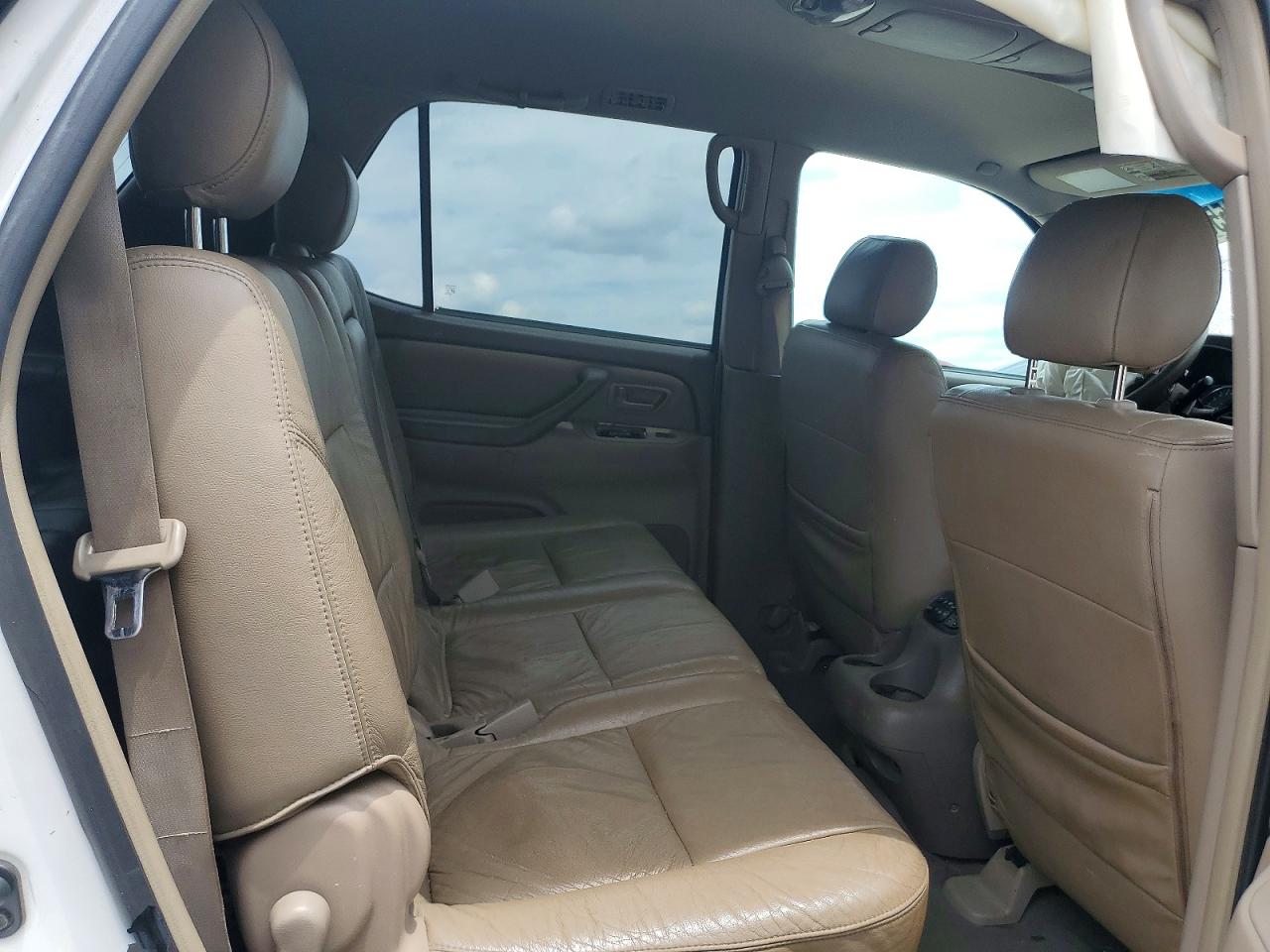 2007 Toyota Sequoia Sr5 White vin: 5TDZT34A27S291207