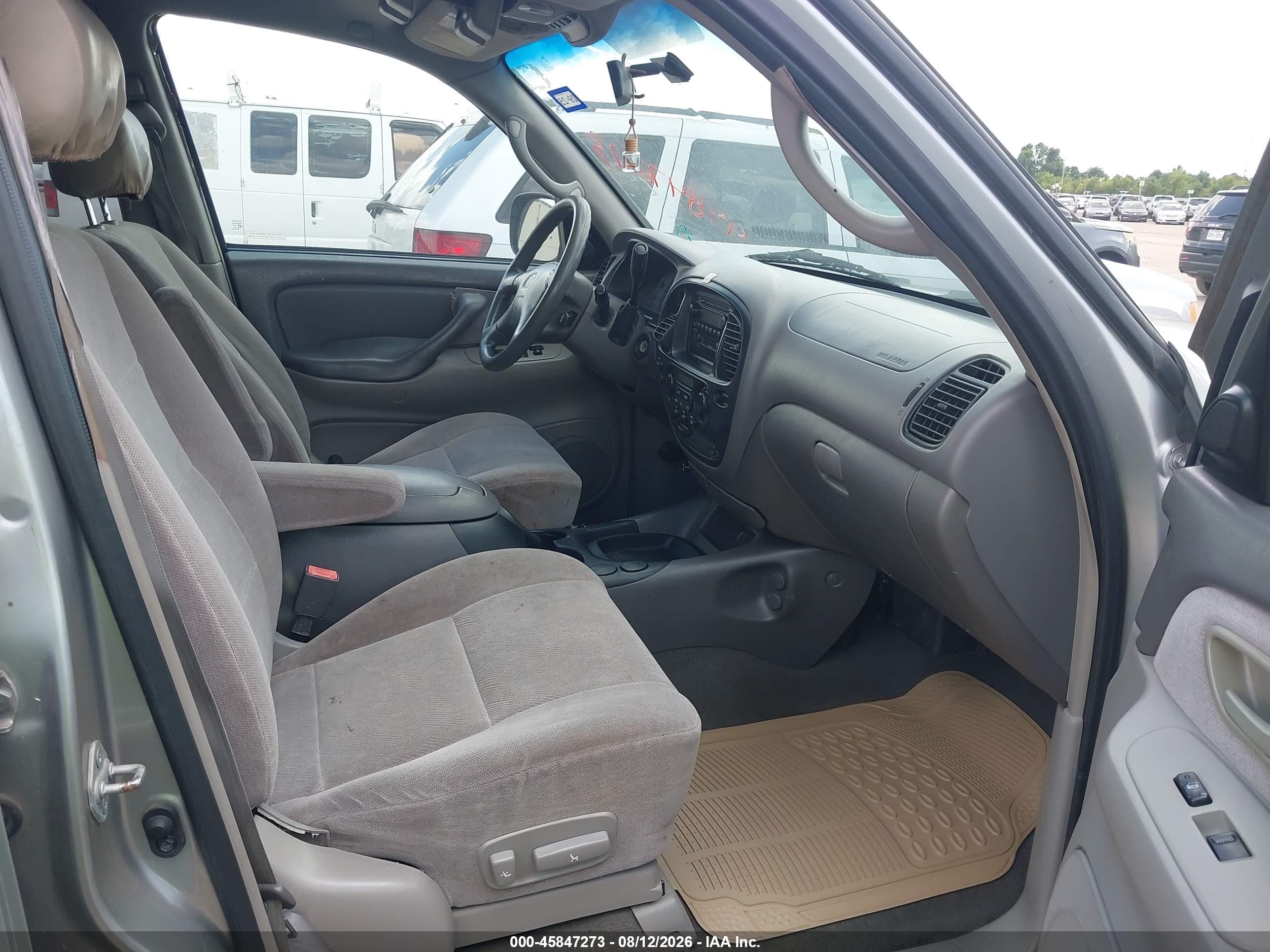 2002 Toyota Sequoia Sr5 V8 Серебряный vin: 5TDZT34A32S124380