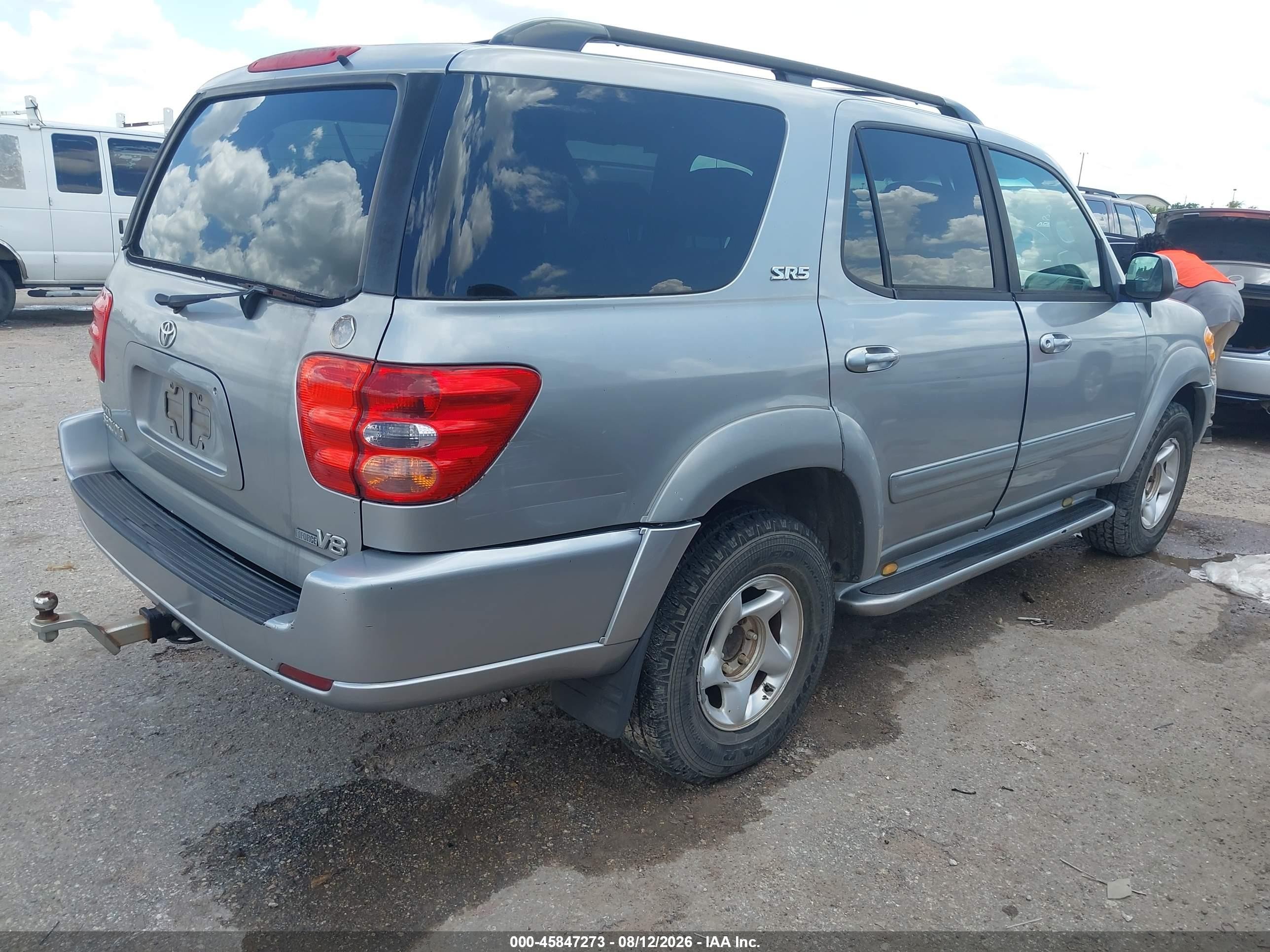2002 Toyota Sequoia Sr5 V8 Серебряный vin: 5TDZT34A32S124380