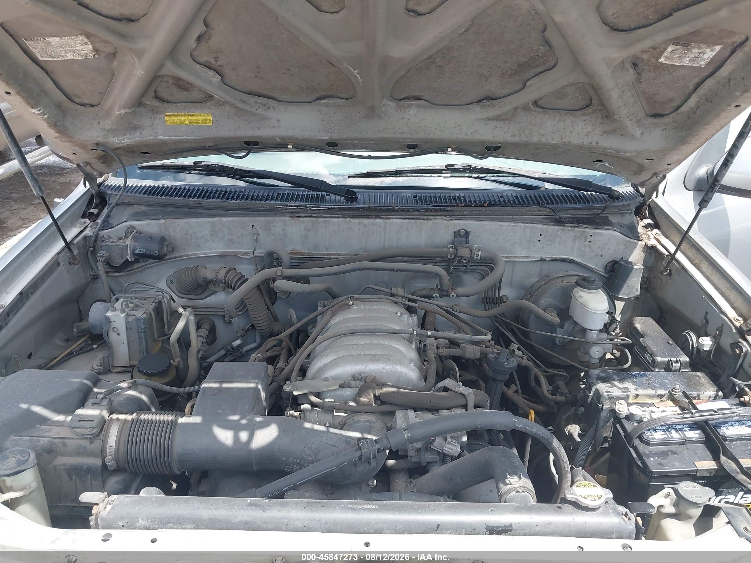 2002 Toyota Sequoia Sr5 V8 Серебряный vin: 5TDZT34A32S124380