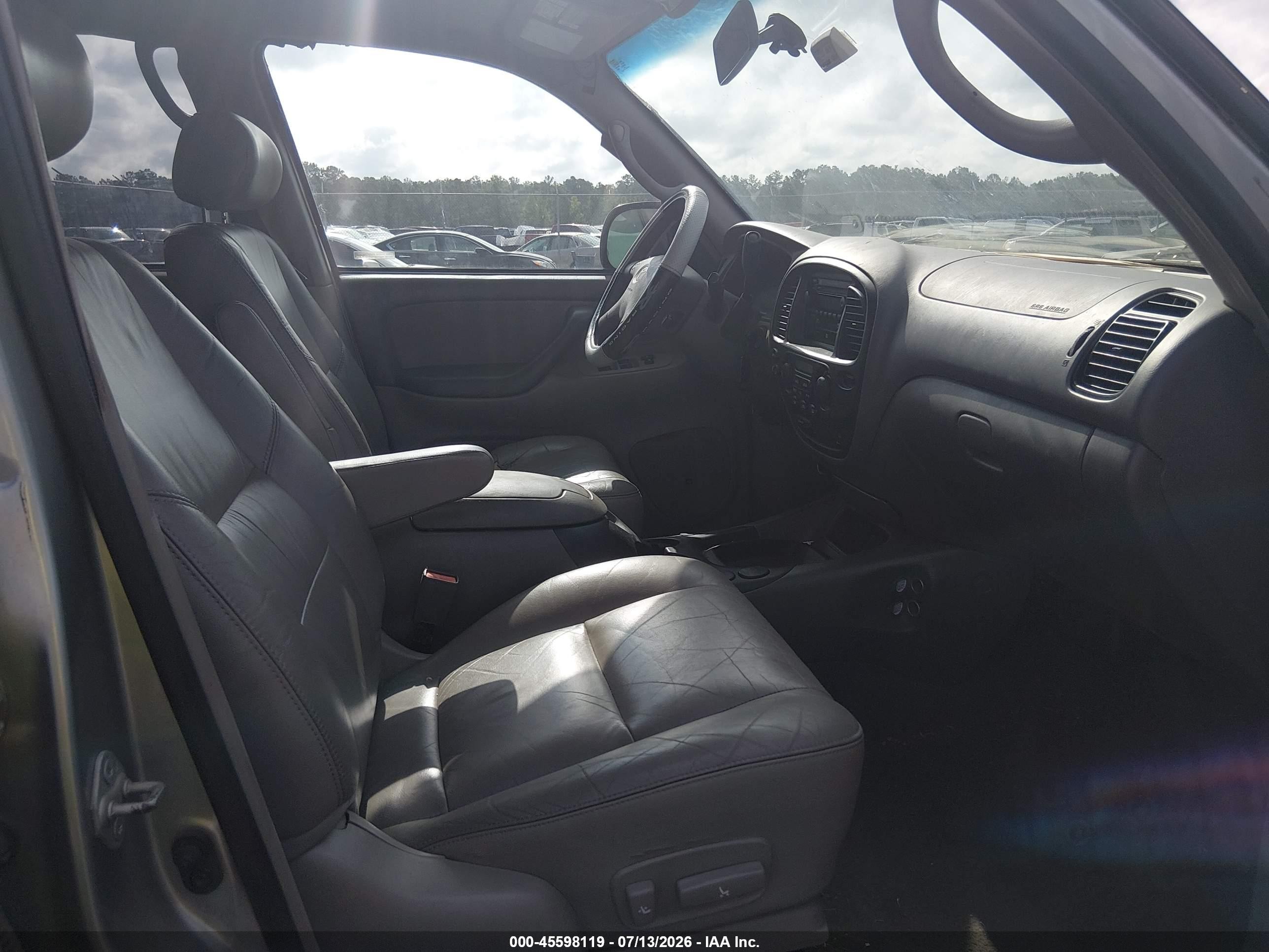 2002 Toyota Sequoia Sr5 V8 Silver vin: 5TDZT34A32S132950