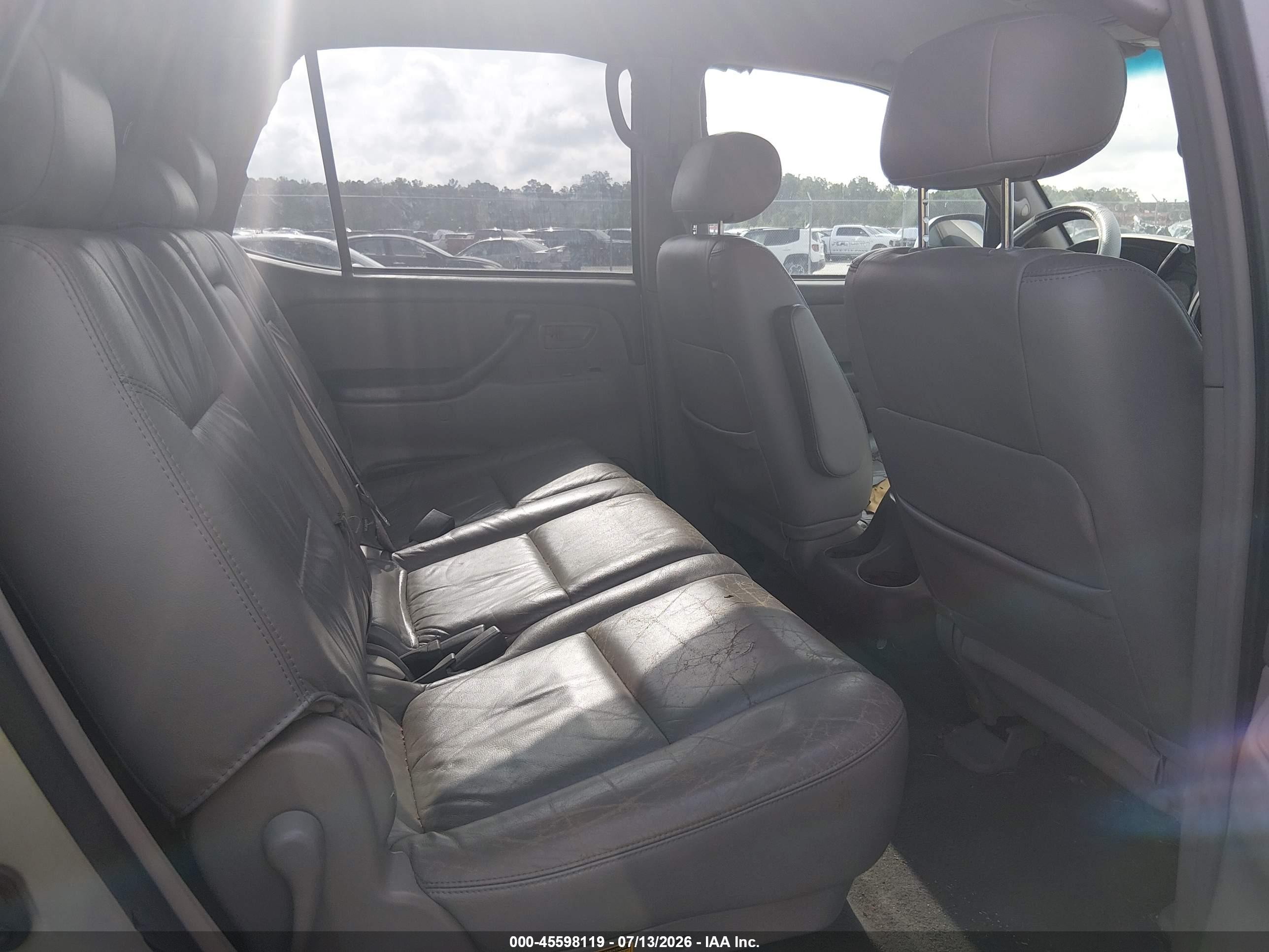 2002 Toyota Sequoia Sr5 V8 Silver vin: 5TDZT34A32S132950