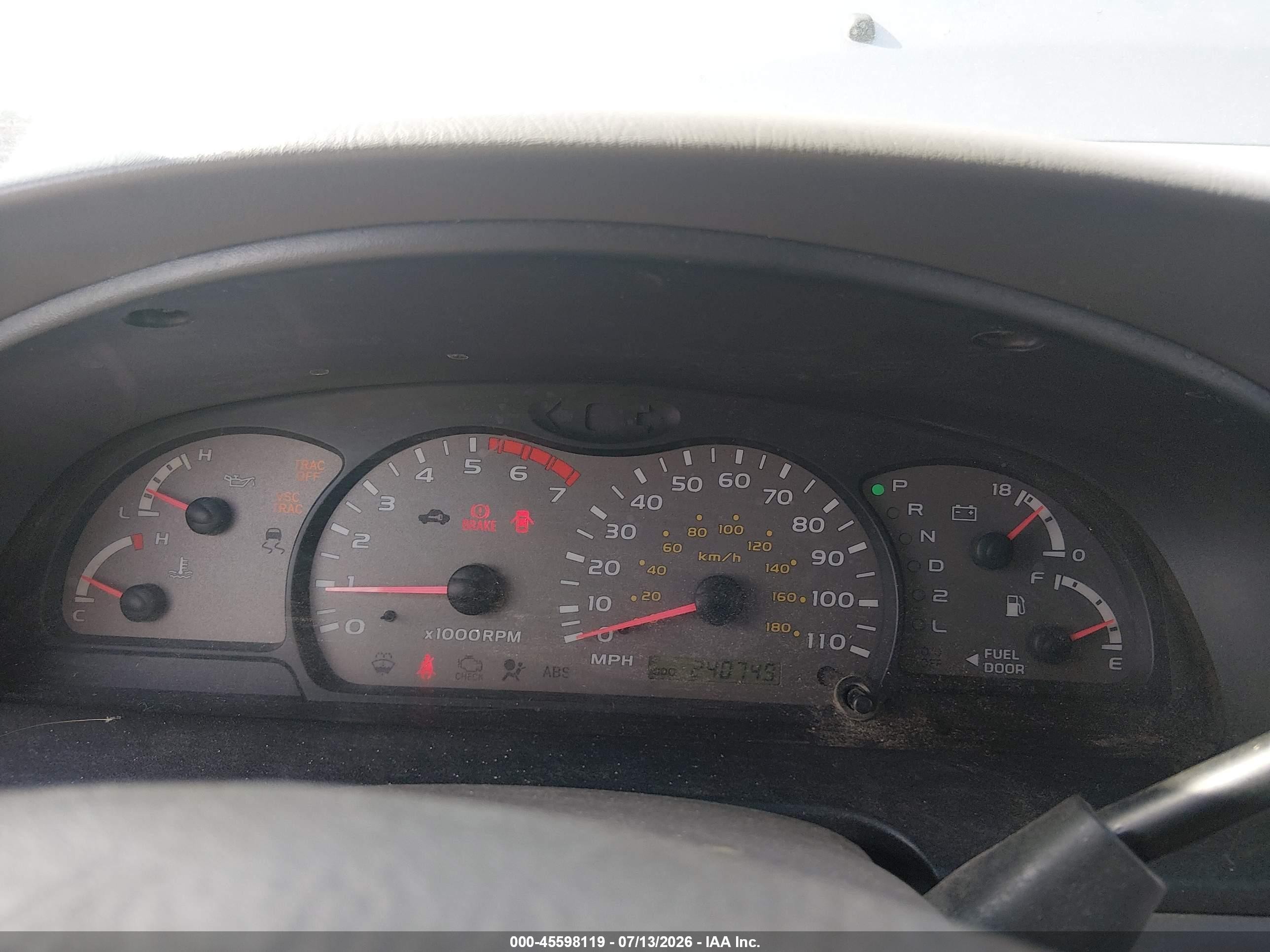 2002 Toyota Sequoia Sr5 V8 Silver vin: 5TDZT34A32S132950