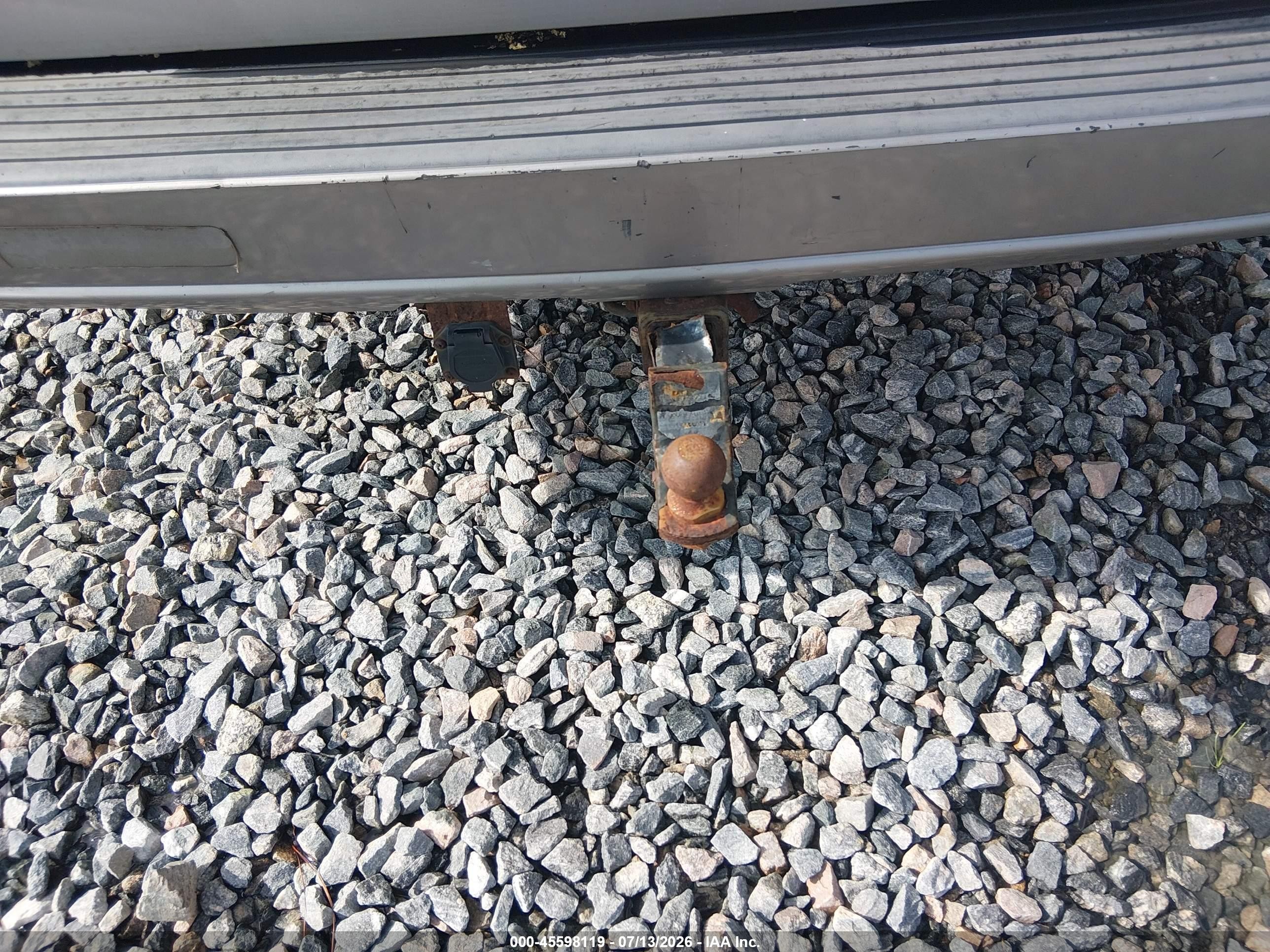 2002 Toyota Sequoia Sr5 V8 Silver vin: 5TDZT34A32S132950