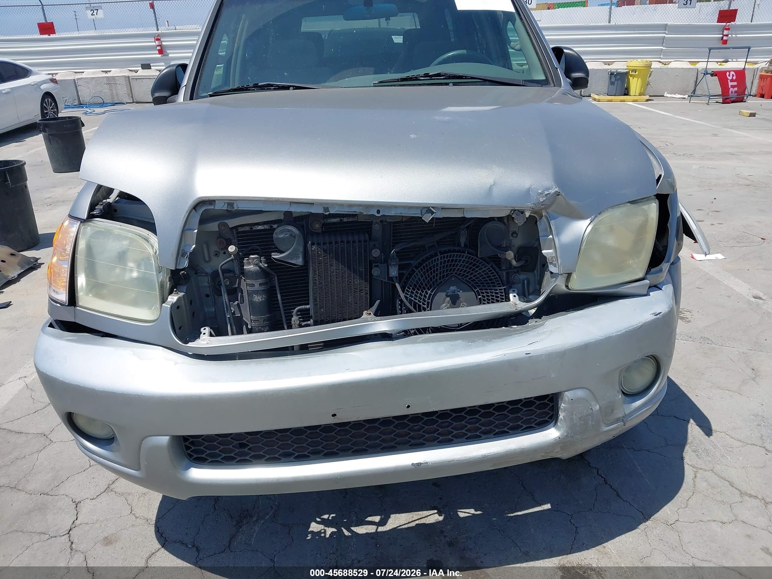 2003 Toyota Sequoia Sr5 V8 Silver vin: 5TDZT34A33S145697