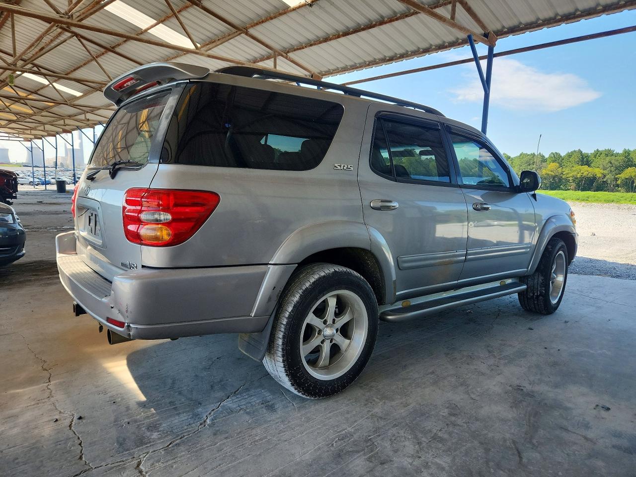 2004 Toyota Sequoia Sr5 Silver vin: 5TDZT34A44S228699