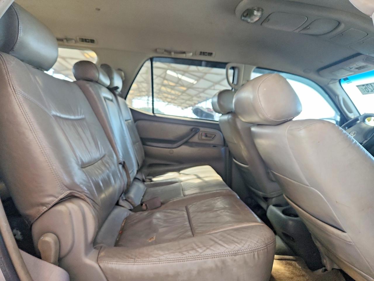 2004 Toyota Sequoia Sr5 Silver vin: 5TDZT34A44S228699