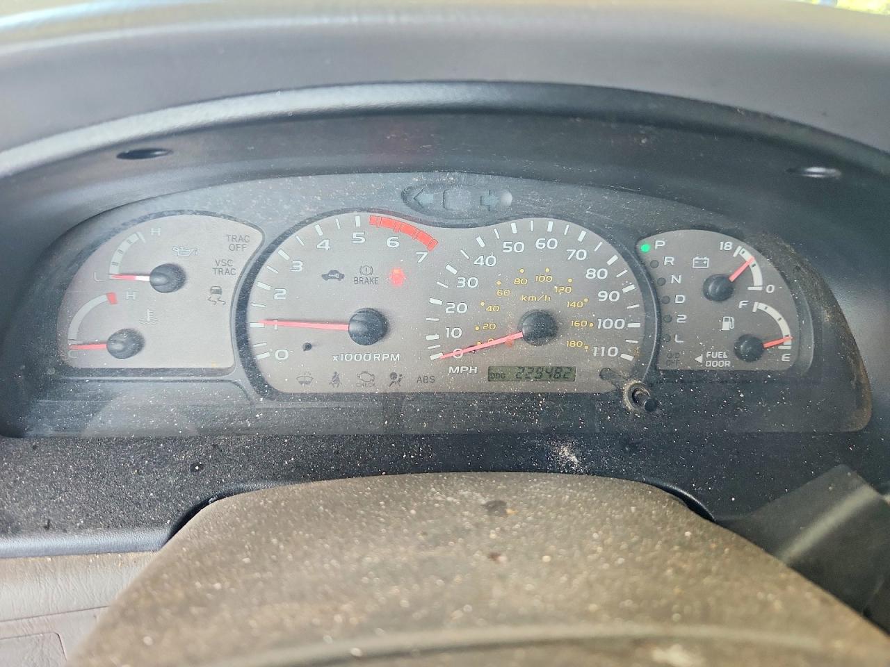 2004 Toyota Sequoia Sr5 Silver vin: 5TDZT34A44S228699