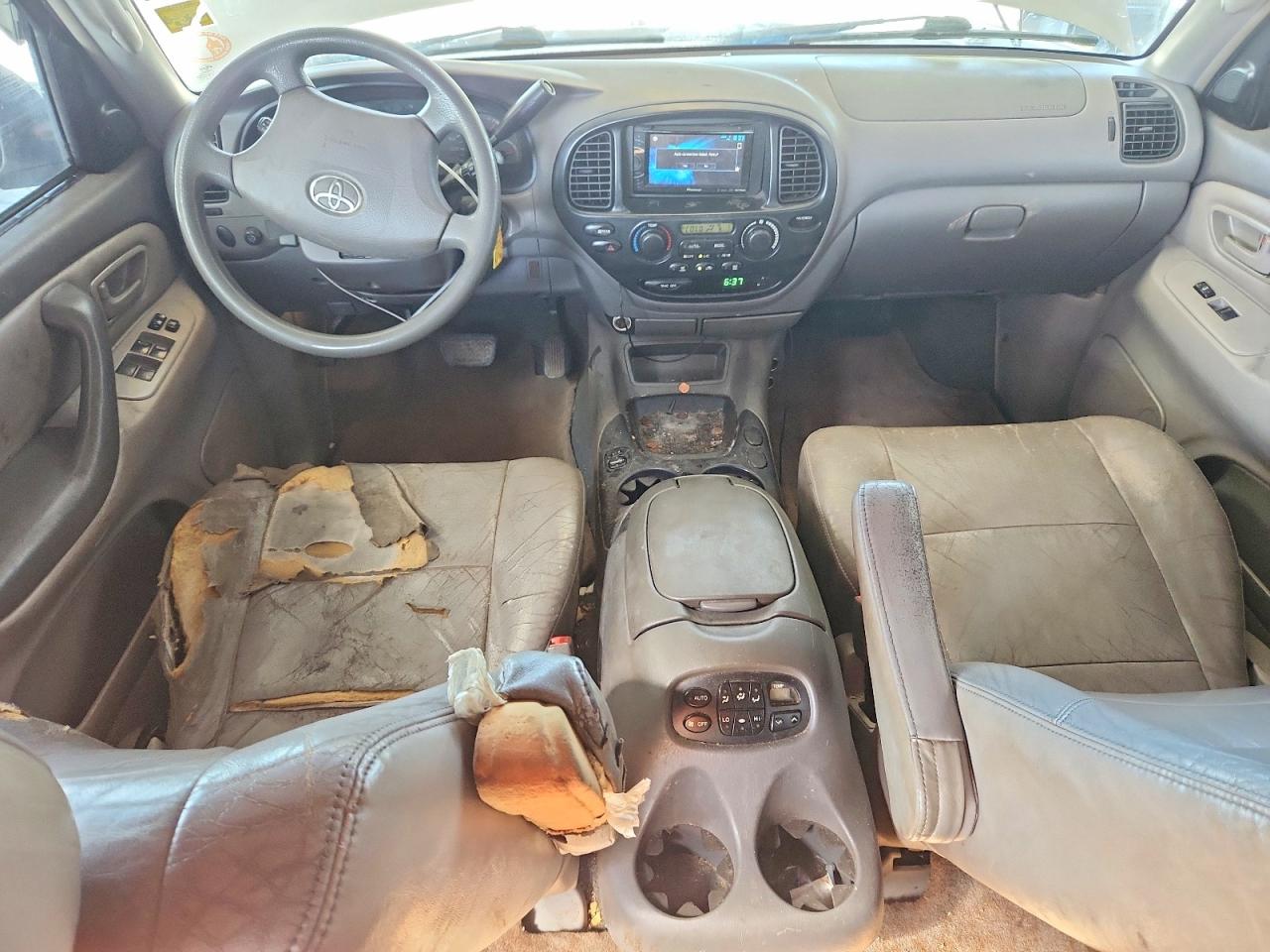 2004 Toyota Sequoia Sr5 Silver vin: 5TDZT34A44S228699
