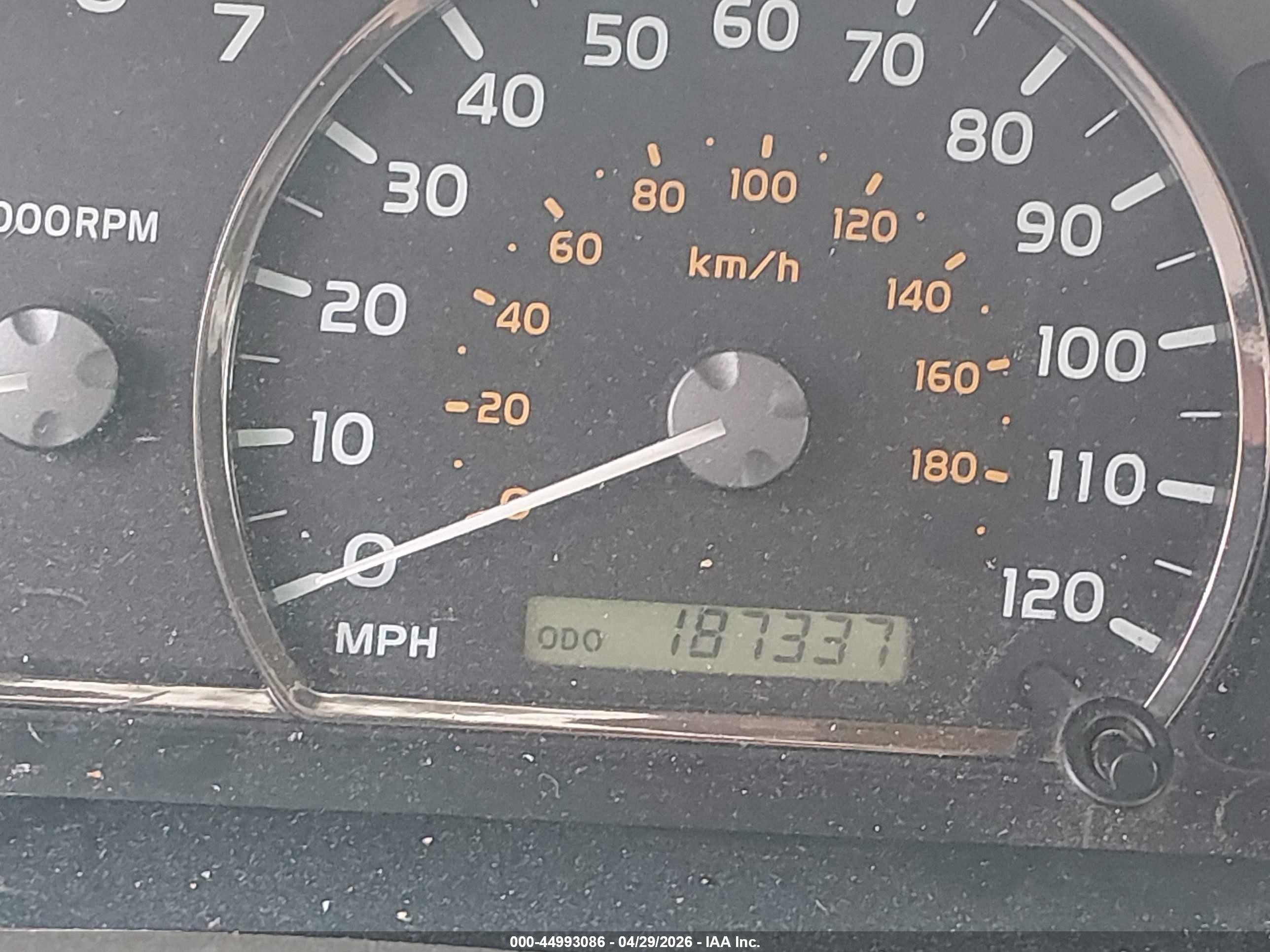 2005 Toyota Sequoia Sr5 V8 Gold vin: 5TDZT34A45S253443