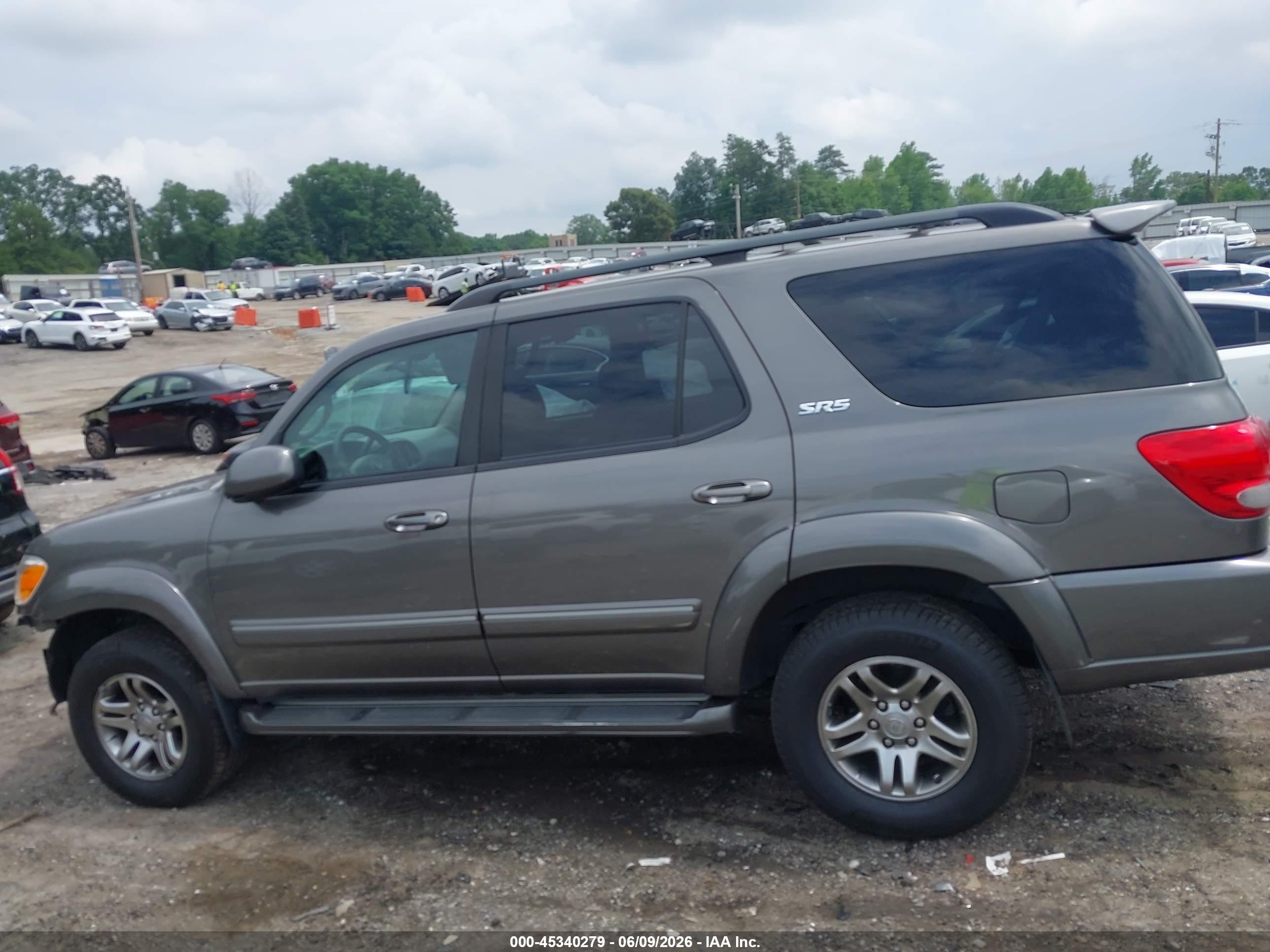 2005 Toyota Sequoia Sr5 V8 Gray vin: 5TDZT34A45S262093
