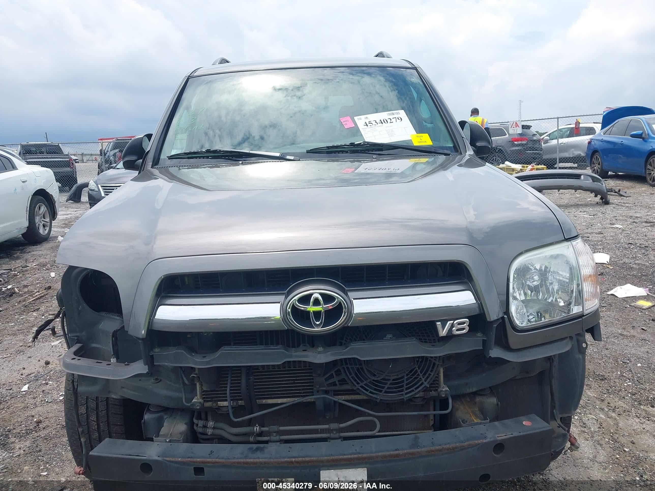 2005 Toyota Sequoia Sr5 V8 Gray vin: 5TDZT34A45S262093