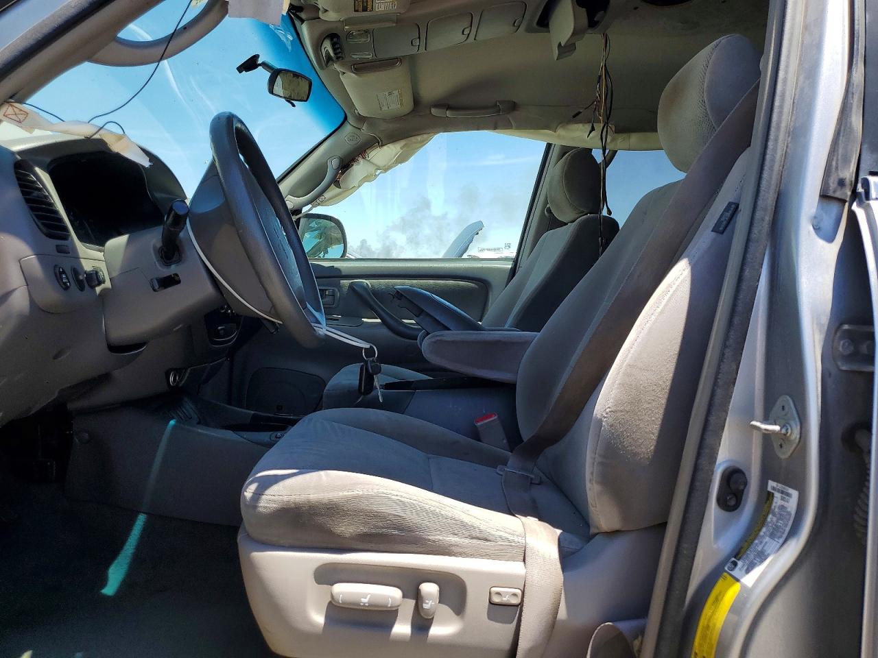 2006 Toyota Sequoia Sr5 Серебряный vin: 5TDZT34A46S275525